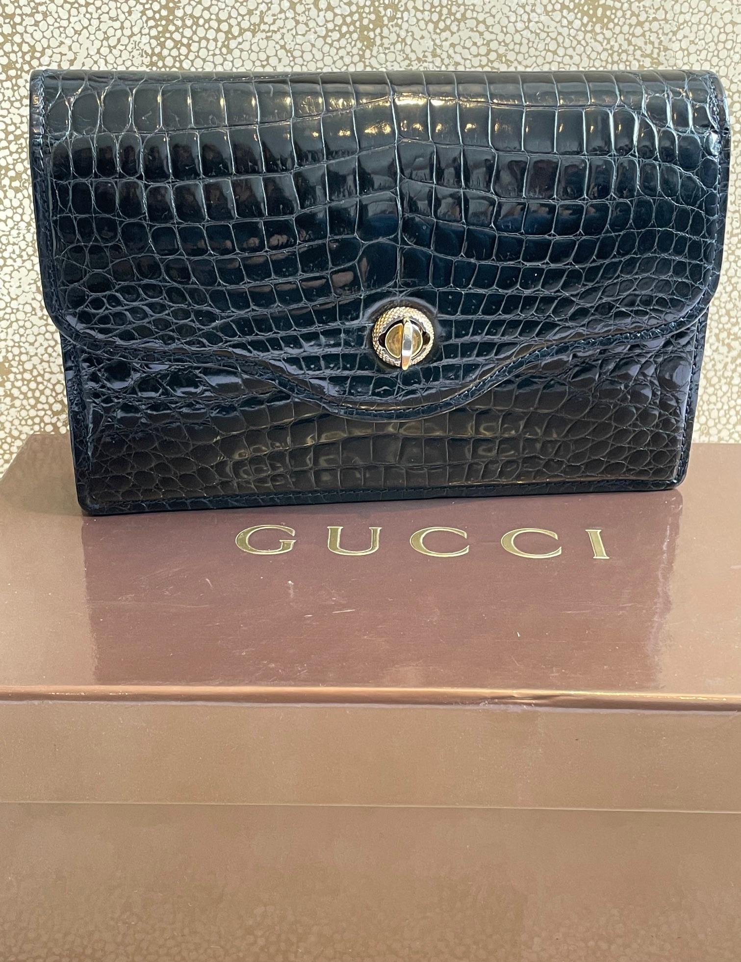 Women's Gucci Crocodile Chain And Turn Lock Clutch  1960s For Sale