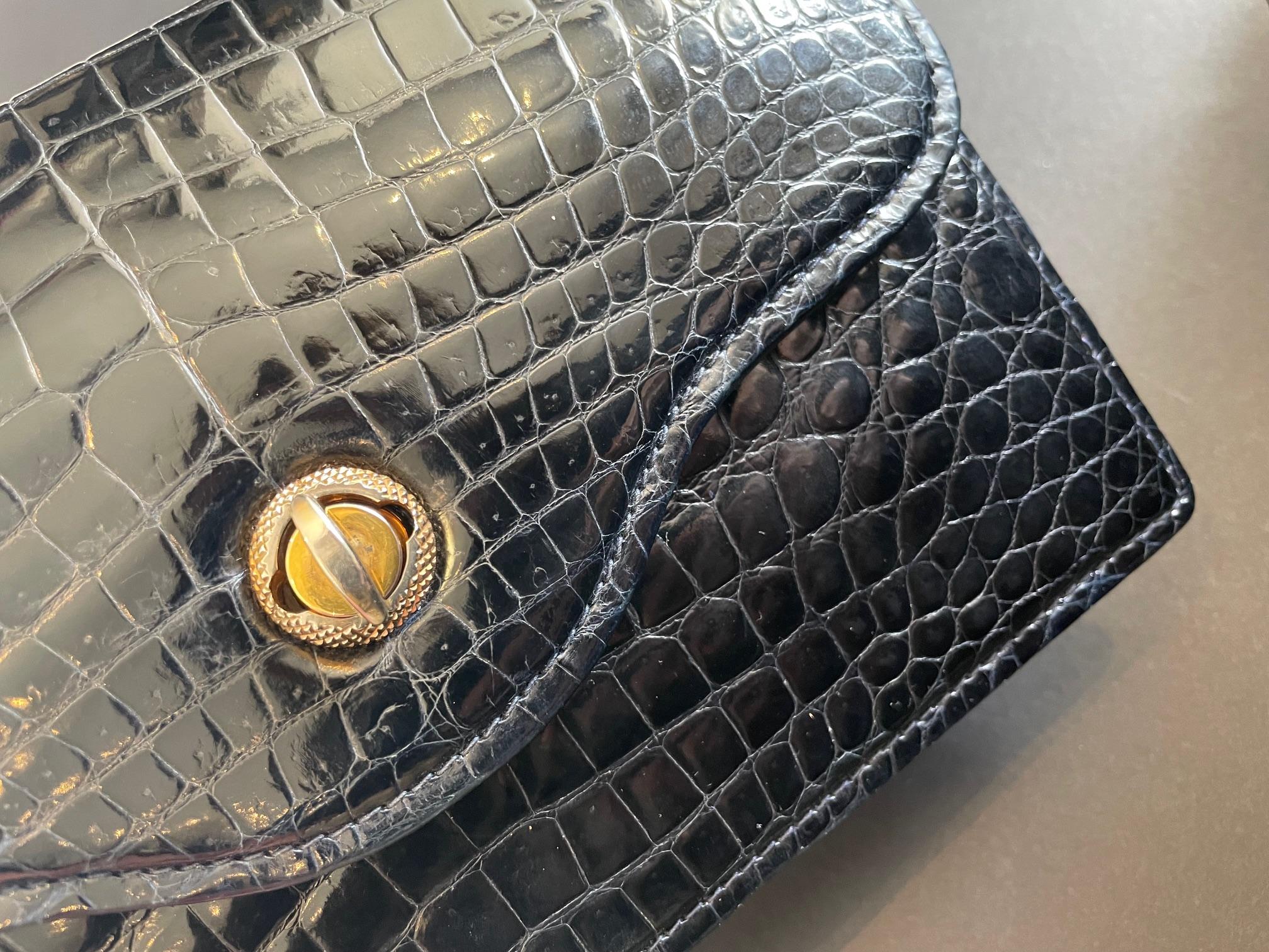 Gucci Crocodile Chain And Turn Lock Clutch  1960s For Sale 5