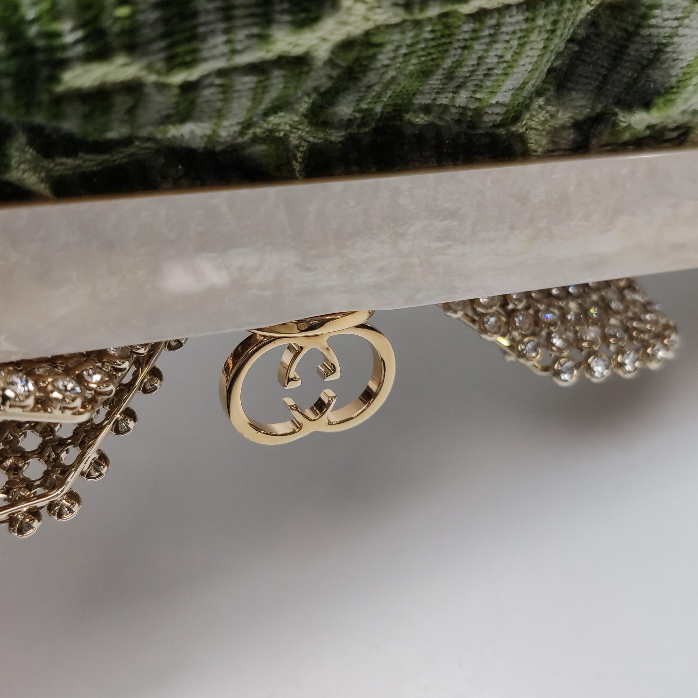 Gucci Borsetta in velluto verde Jacquard con motivo a coccodrillo e tracolla a catena con nastro di cristallo in vendita 6