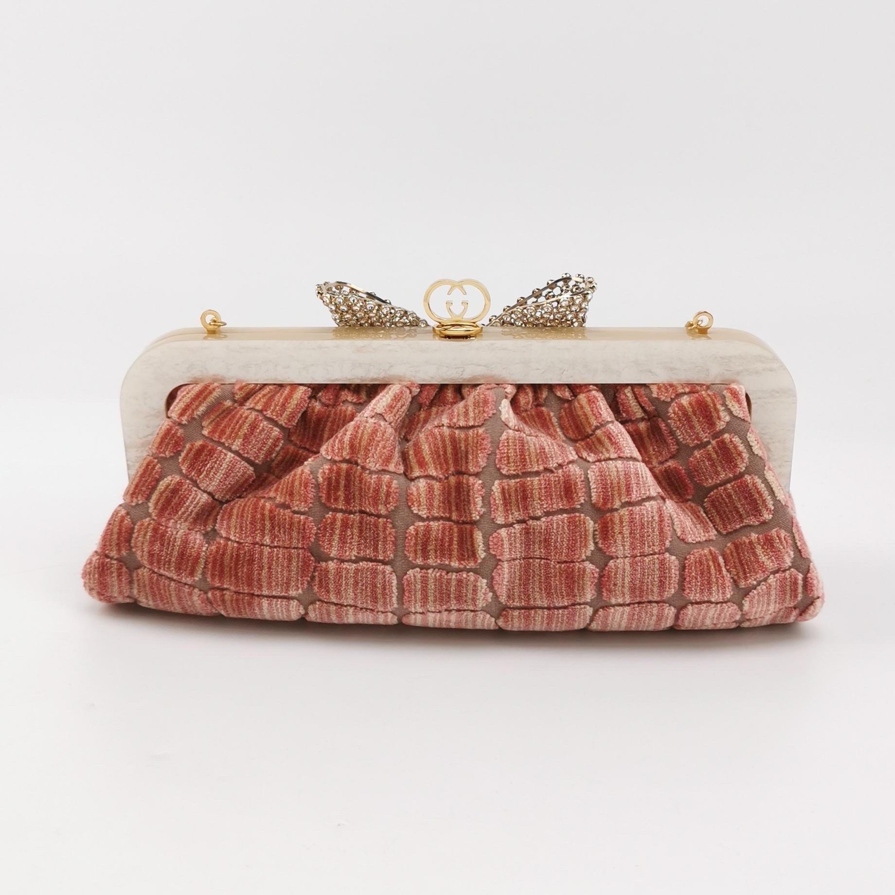 Marron Gucci - Sac à main moyen en velours Jacquard rose à motif crocodile - Chaîne en ruban de cristal en vente