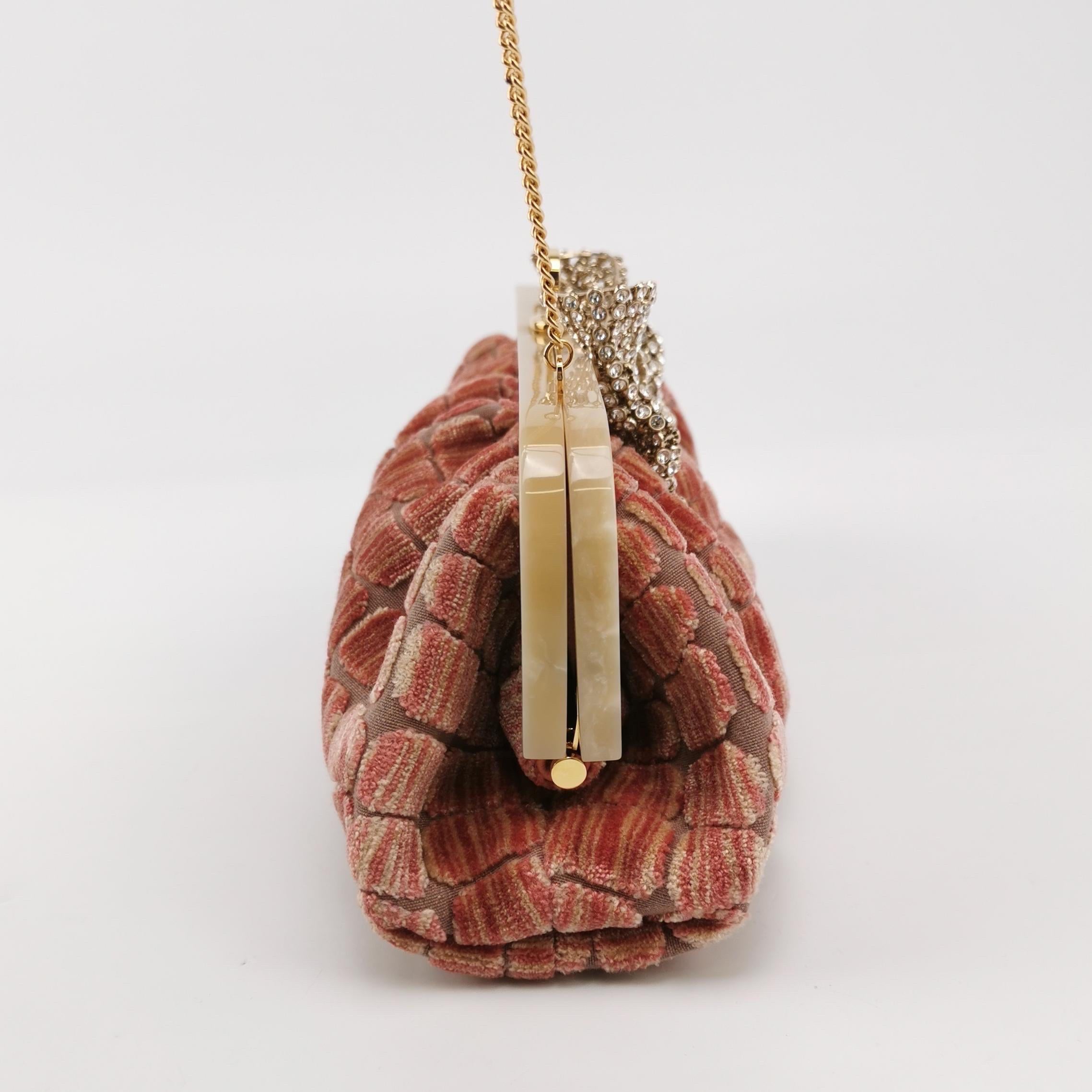 Gucci - Sac à main moyen en velours Jacquard rose à motif crocodile - Chaîne en ruban de cristal Neuf - En vente à AUBERVILLIERS, FR