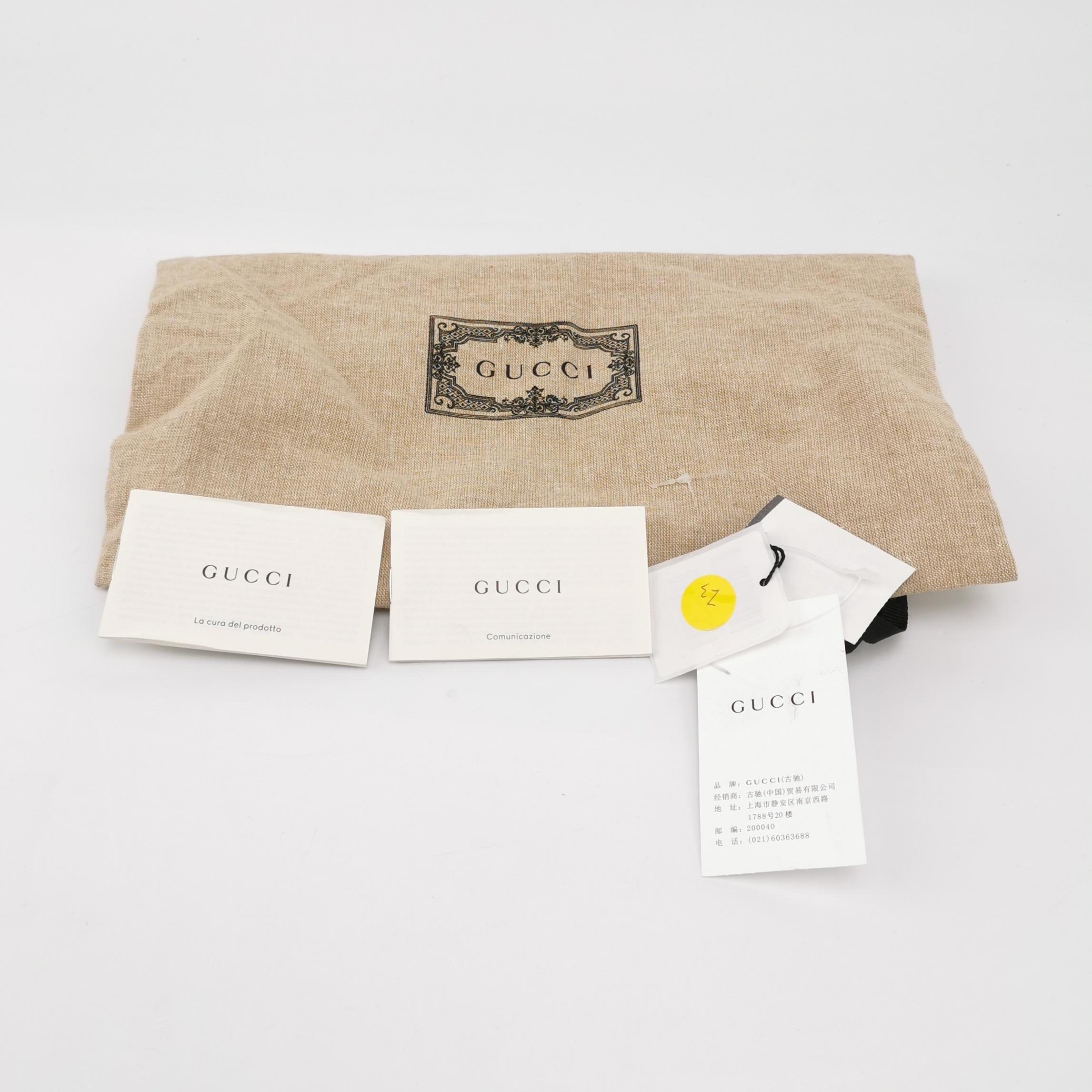 Gucci - Sac à main moyen en velours Jacquard rose à motif crocodile - Chaîne en ruban de cristal en vente 2