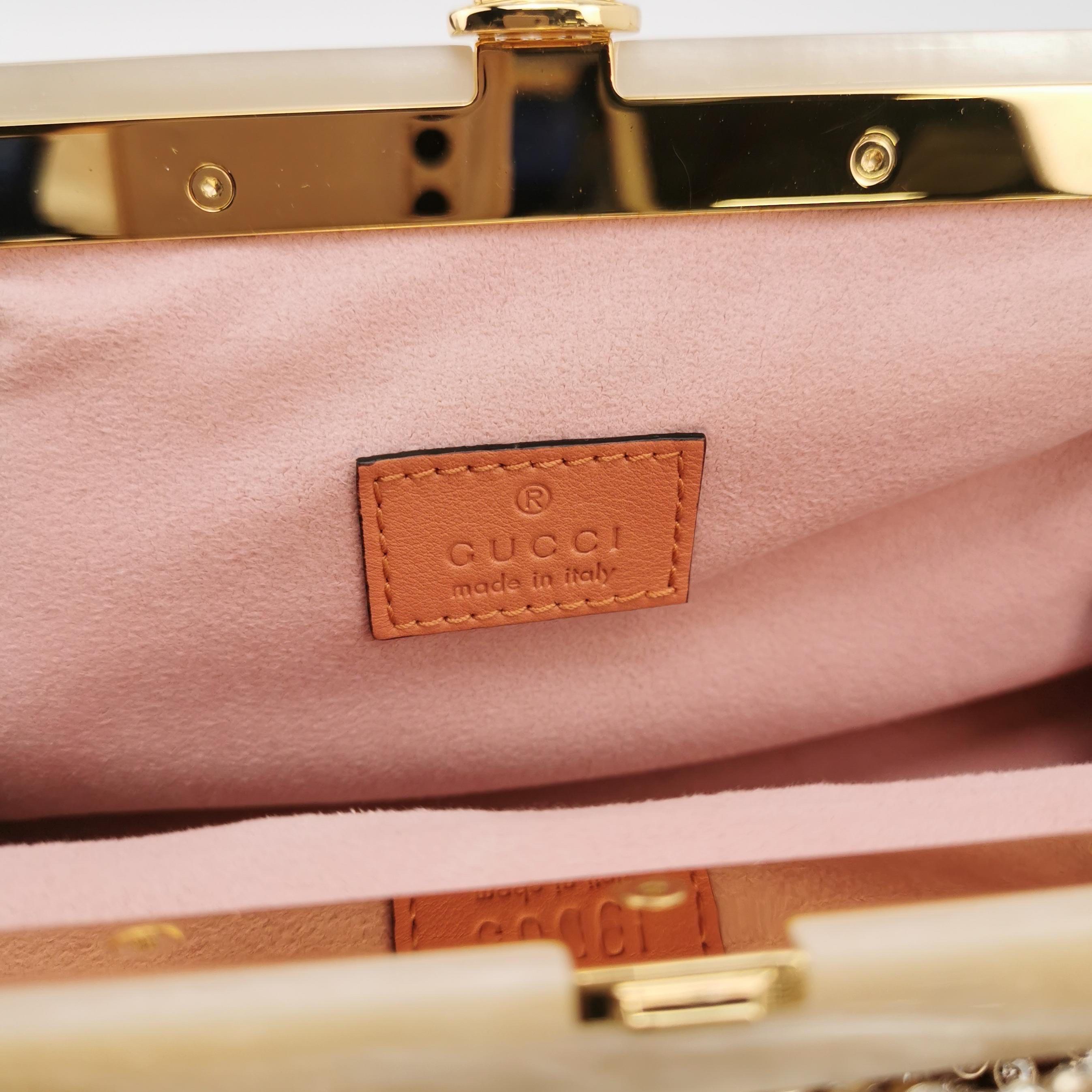 Gucci - Sac à main moyen en velours Jacquard rose à motif crocodile - Chaîne en ruban de cristal en vente 4