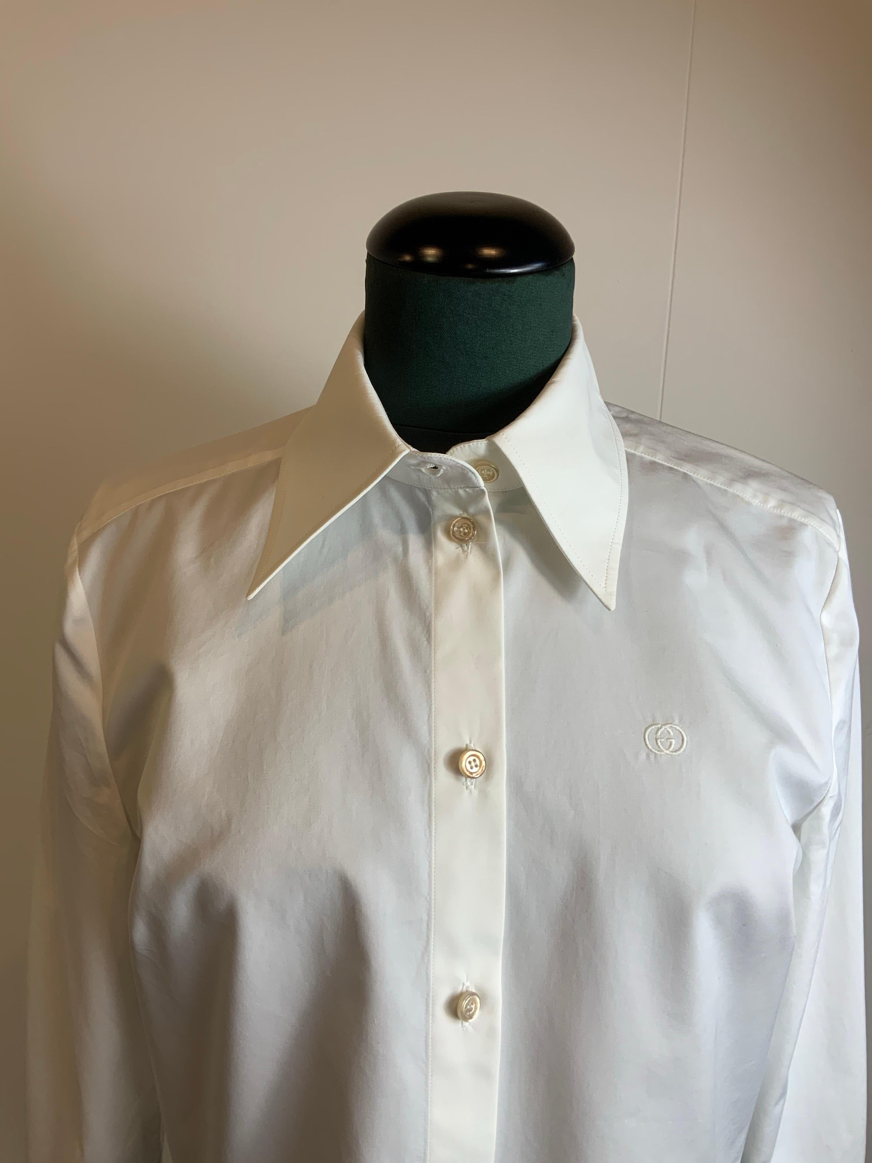 Gucci crop shirt.
Made of 100% white cotton.
Italian size 44.
Shoulders 44 cm
Bust 48 cm
Length 50 cm
Excellent condition, like new.