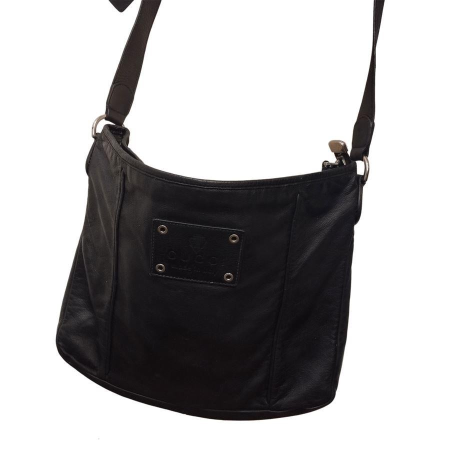 Leather Black color Zip closure Large internal pocket and phone holder Cm 36 x 28 (14,1 x 11 inches)