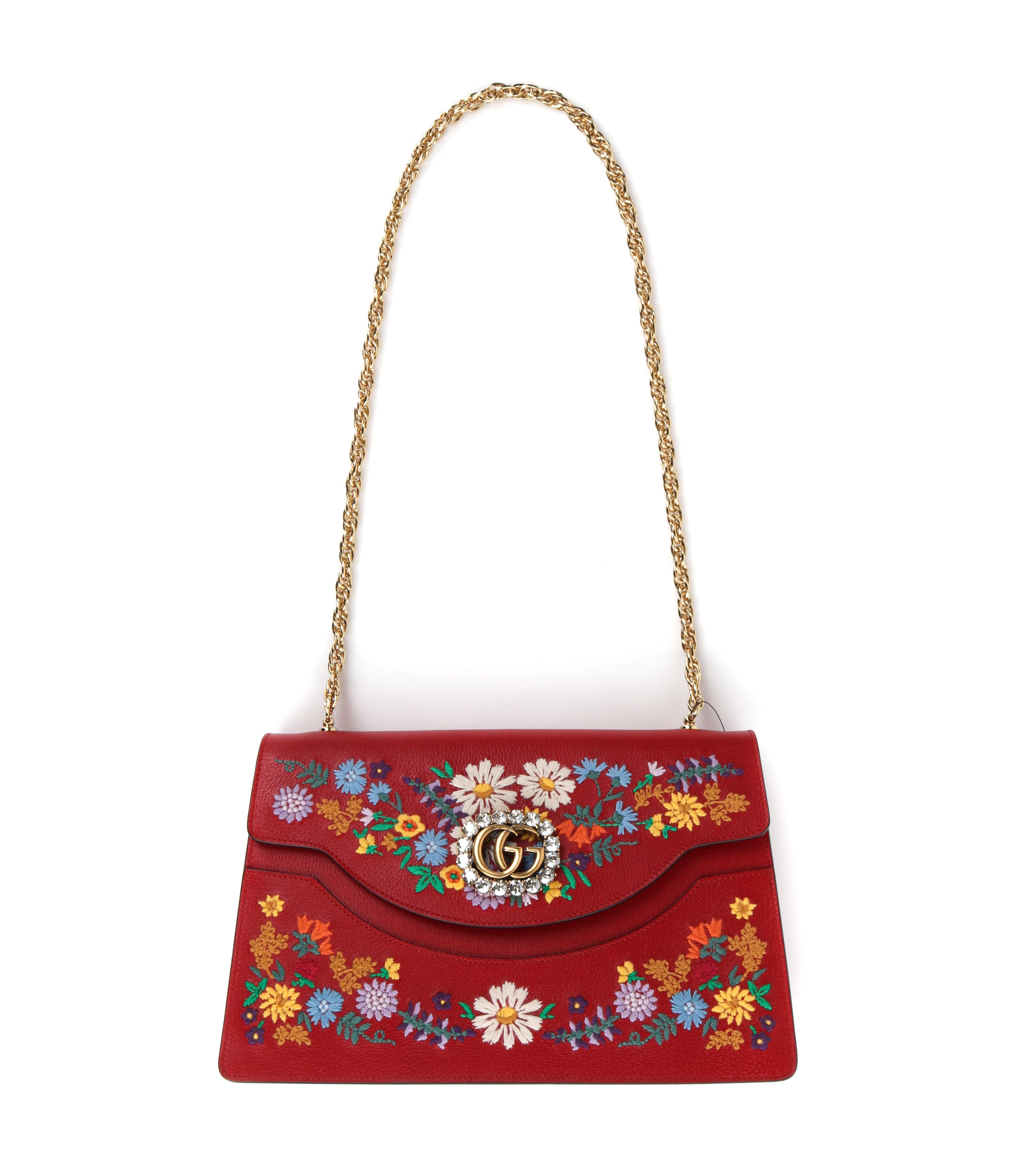 GUCCI Cruise 2018 “Linea Ricami” Red Floral Cat Crystal GG Large Shoulder Bag
 
Brand/Manufacturer: Gucci
Collection: Cruise 2018
Designer: Alessandro Michele
Manufacturer Style Name: “Linea Ricani” Shoulder bag
Style: Shoulder bag
Color(s): Red
