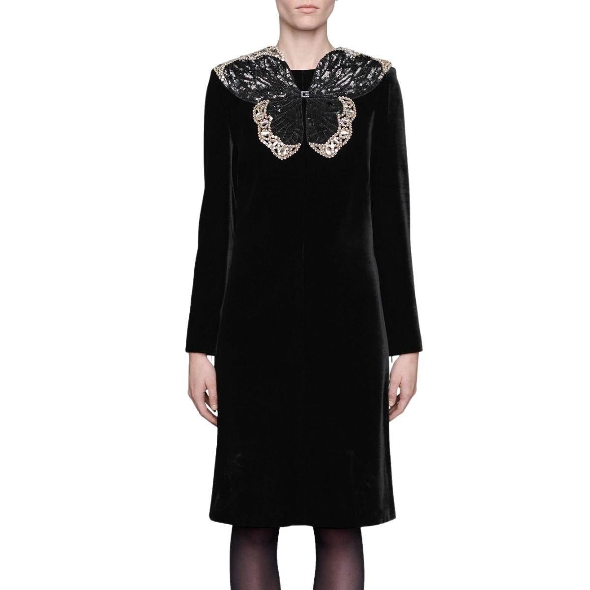 Butterfly appliqué to the front
Round neck
Long sleeves
Back zip fastening
Straight hem
Composition: Viscose 100%
Lining: Silk 100%
Crystal 100%
Brand style ID: 619106ZAE79
Made in Italy