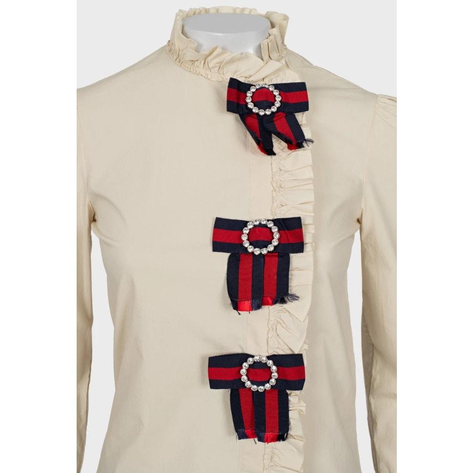 Gucci - Camicia in cotone beige con fiocco di cristallo - Taglia XS IT 38 In condizioni buone in vendita a Krakow, PL