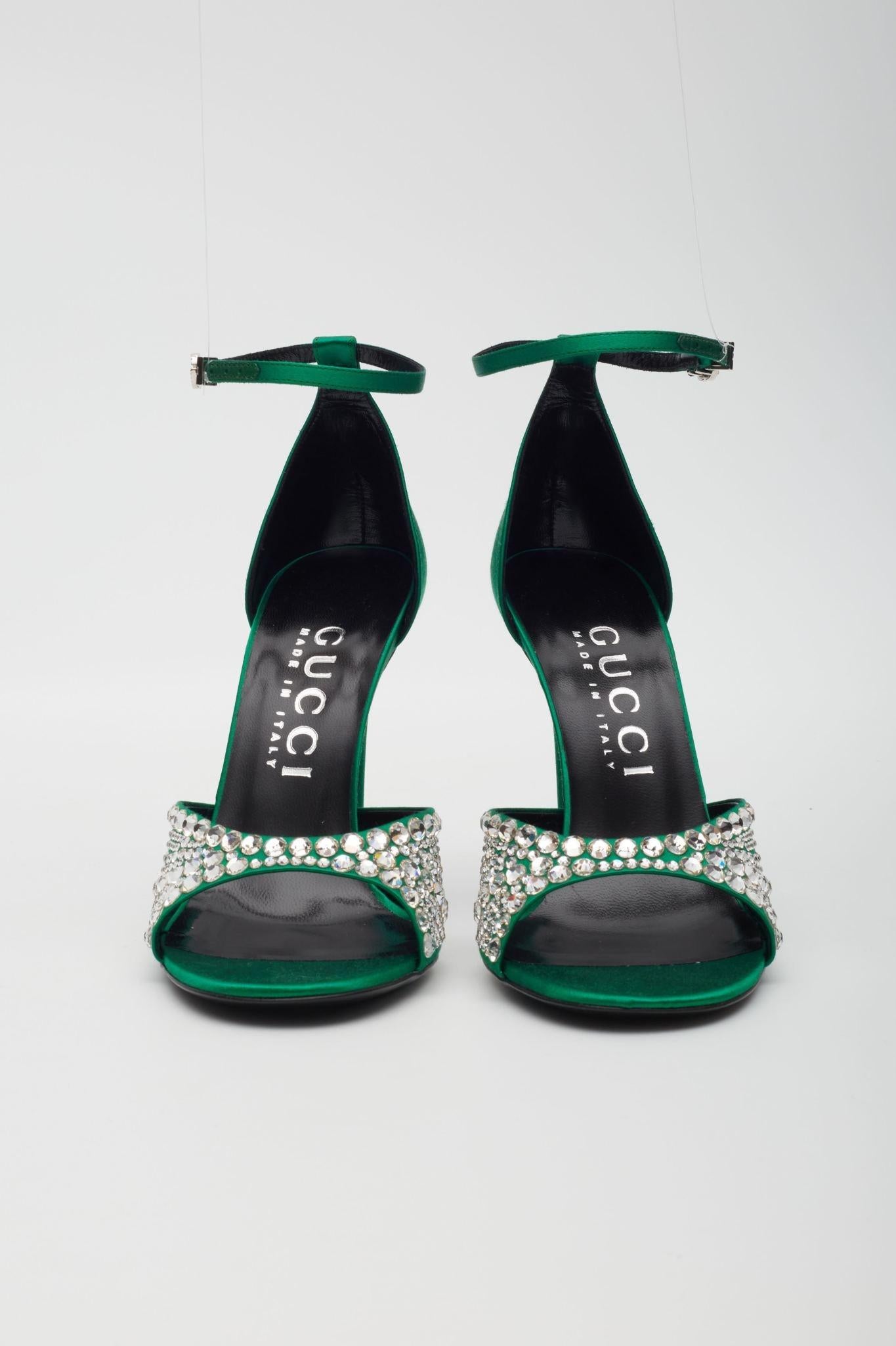 Blue Gucci Crystal Embellished Satin Emerald 100 Heels EU 38 For Sale