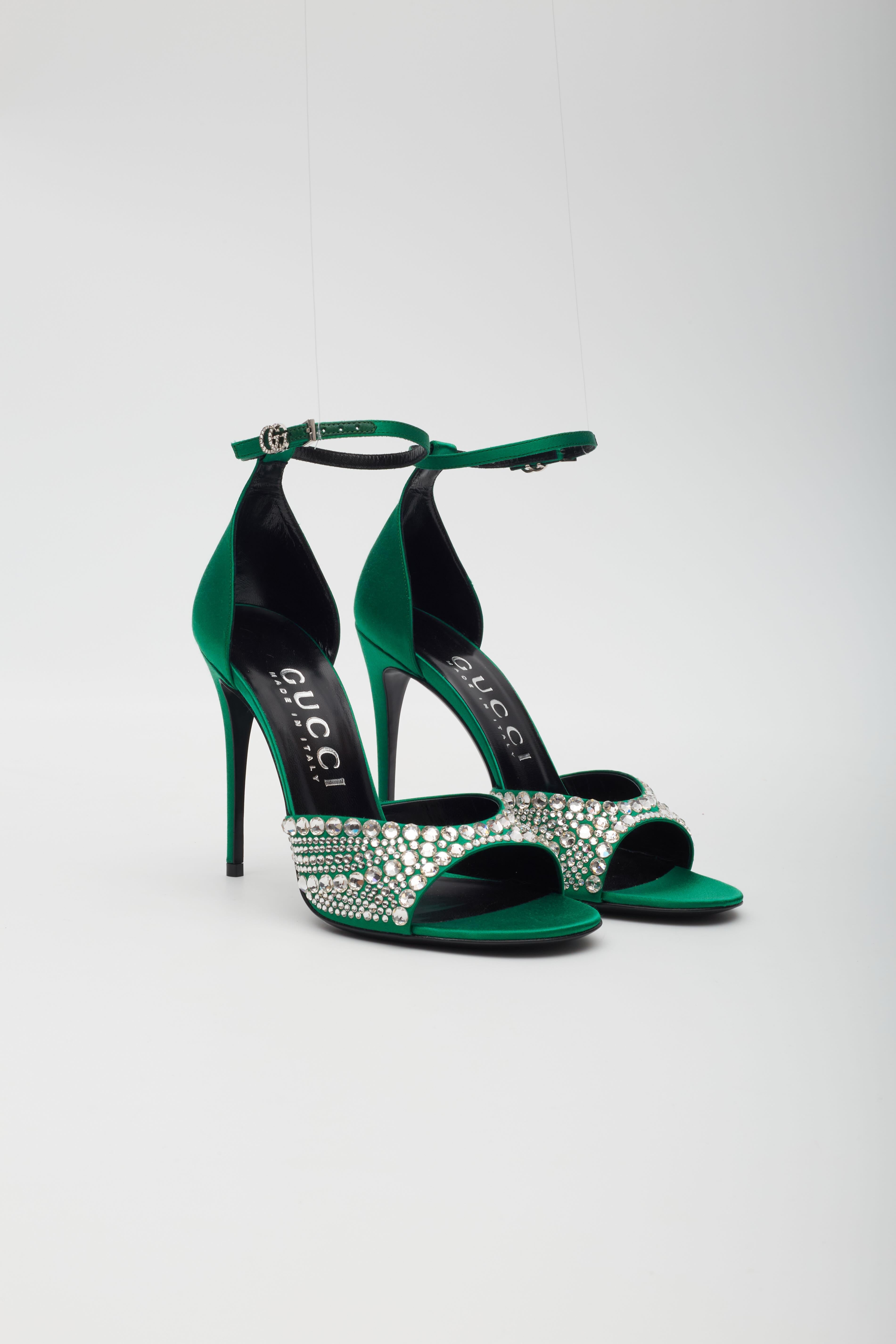 Blue Gucci Crystal Embellished Satin Emerald 100 Heels EU 39 For Sale