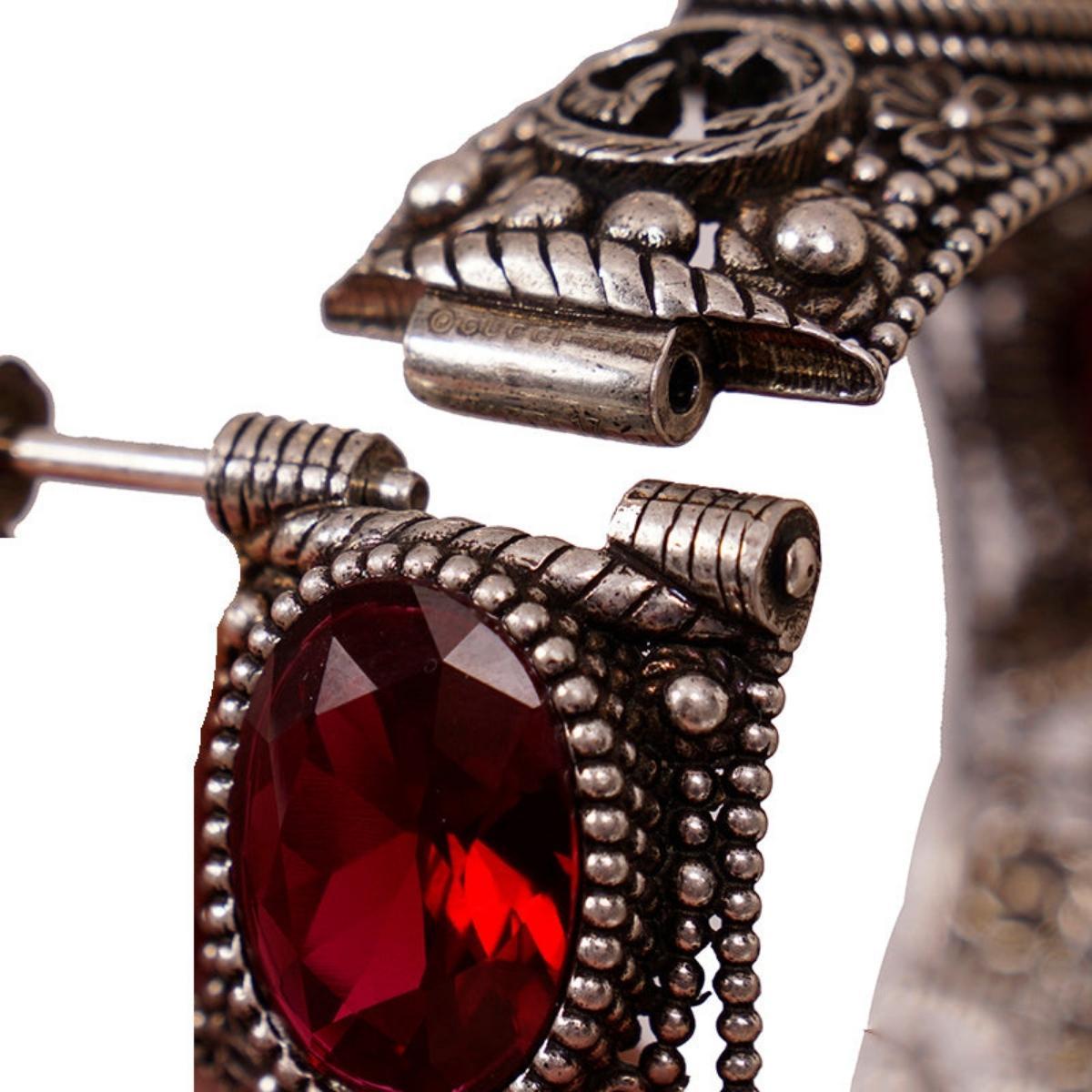Taille hexagone Gucci Bracelet en argent sterling orné de cristaux en vente