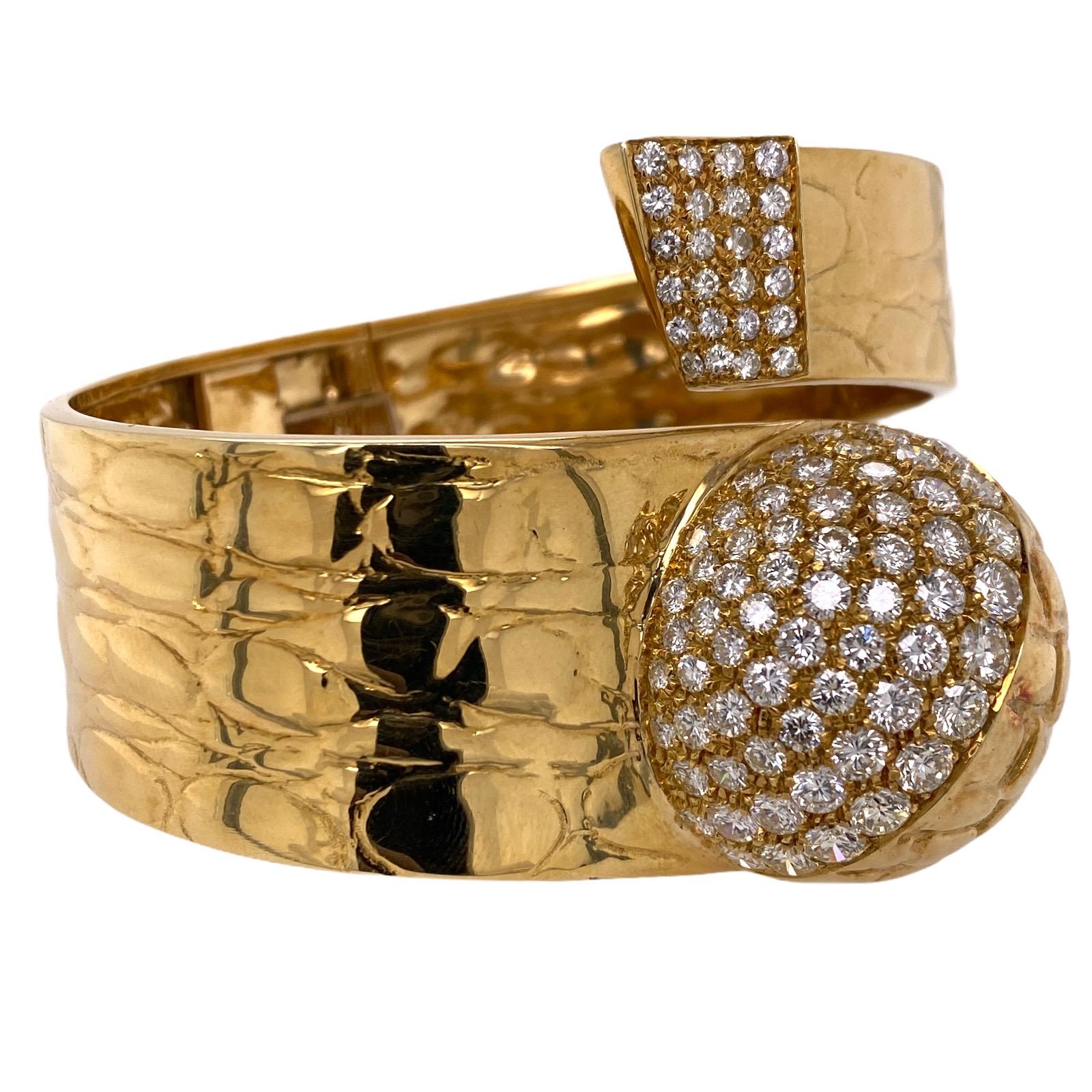 Round Cut Gucci Custom Diamond 18 Karat Yellow Gold Hinged Cuff Vintage Bracelet