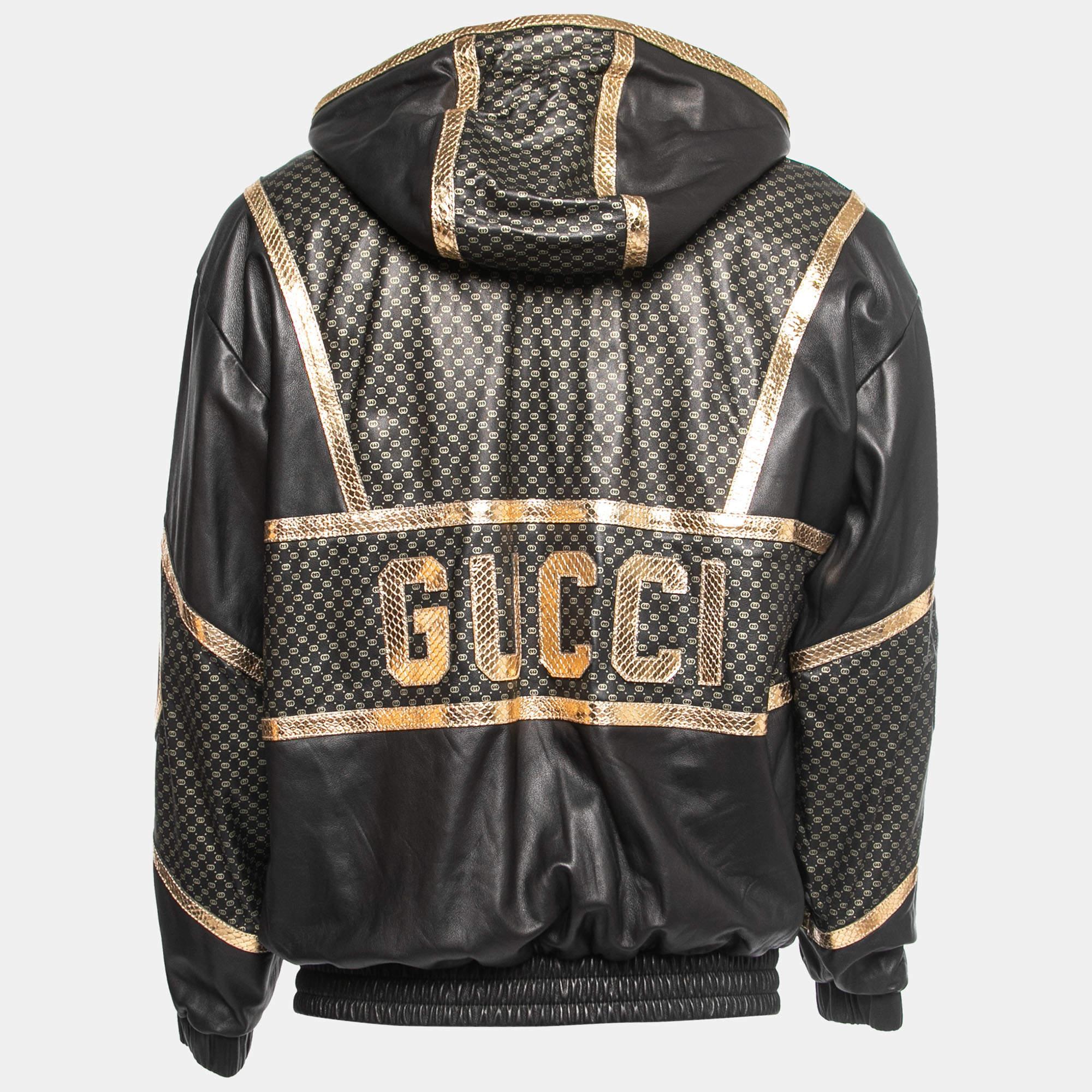 Infuse an extra dose of style into your outfit with this highly fashionable jacket. Tailored from quality materials it embodies a contemporary vibe and is filled with functional characteristics.