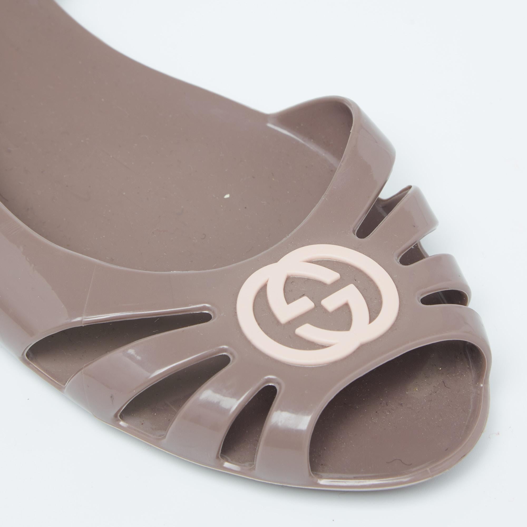 Gucci Dark Beige Rubber Interlocking G Logo D'Orsay Ballet Flats Size 37 In Good Condition In Dubai, Al Qouz 2