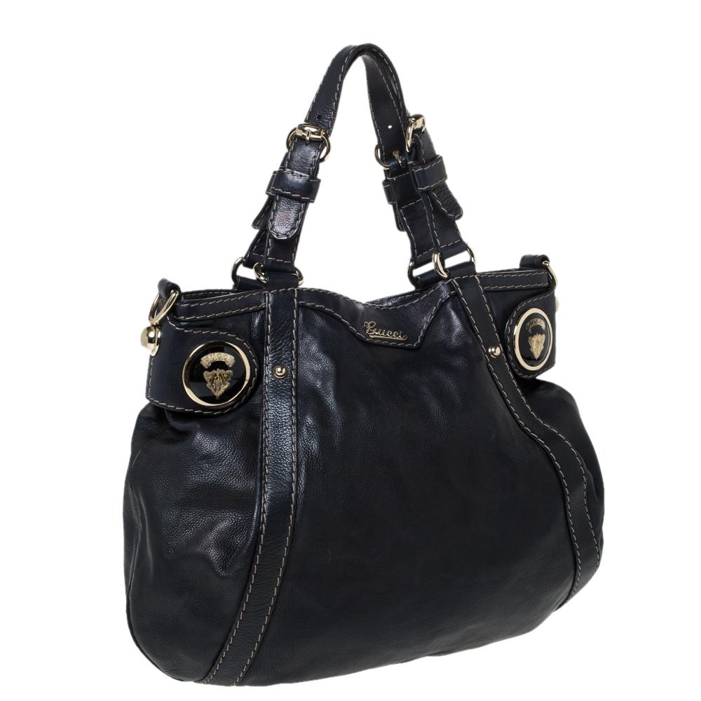 Gucci Dark Blue Leather Crest Embellished Shoulder Bag In Good Condition In Dubai, Al Qouz 2