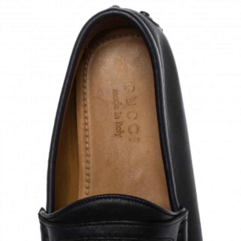 Gucci Dark Blue Leather Slip On Loafers Size 42.5 In Good Condition For Sale In Dubai, Al Qouz 2