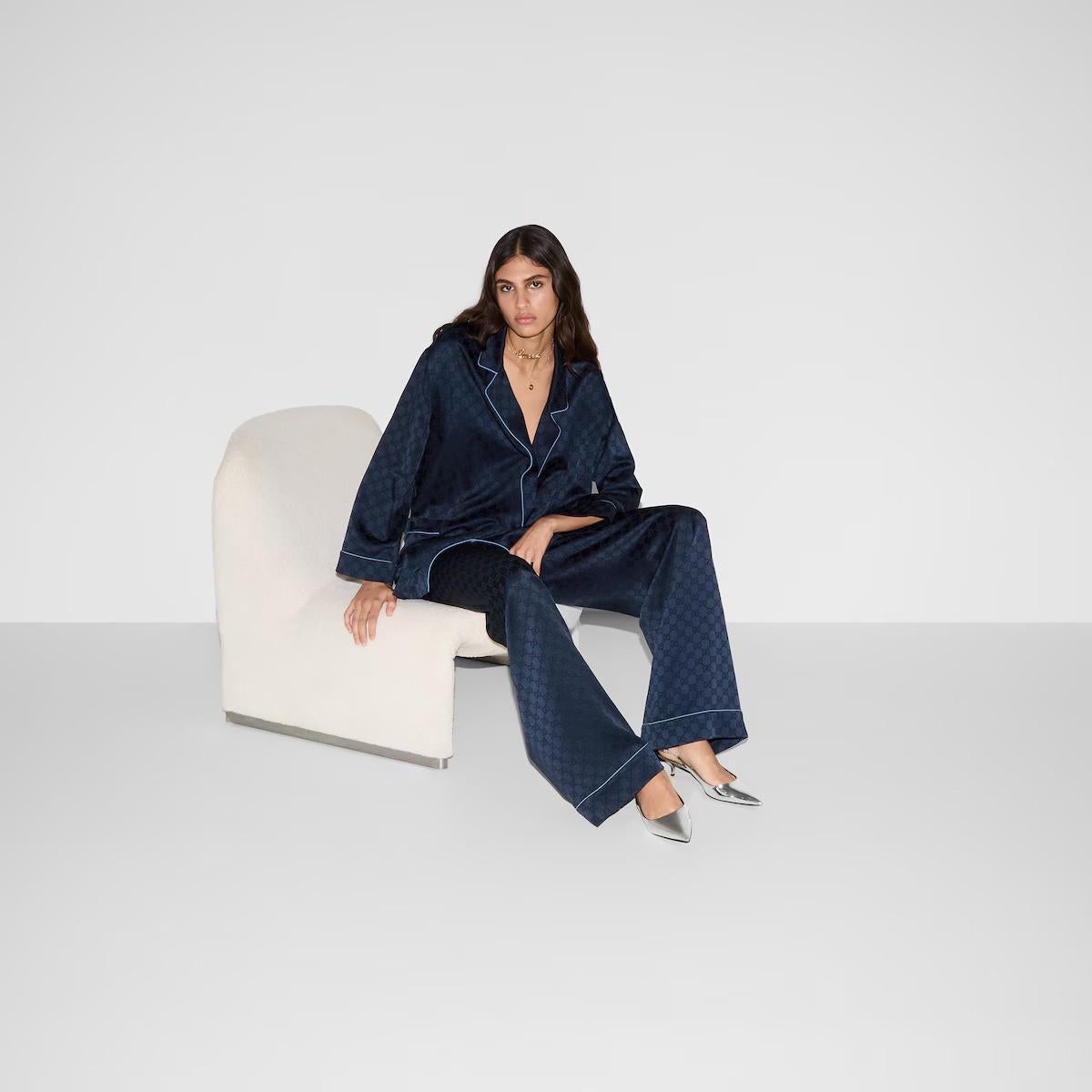 GUCCI dunkelblau Viskose 2024 GG SATIN PAJAMA Hemd 38 XS im Angebot 4