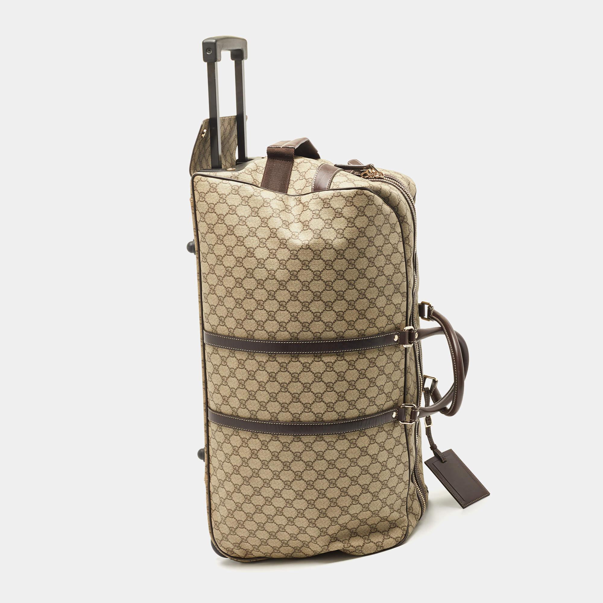 This creation from the house of Gucci is an accessory you will turn to when you have travel plans. It has been crafted using the best kind of materials to be appealing as well as durable. It's a worthy investment.


