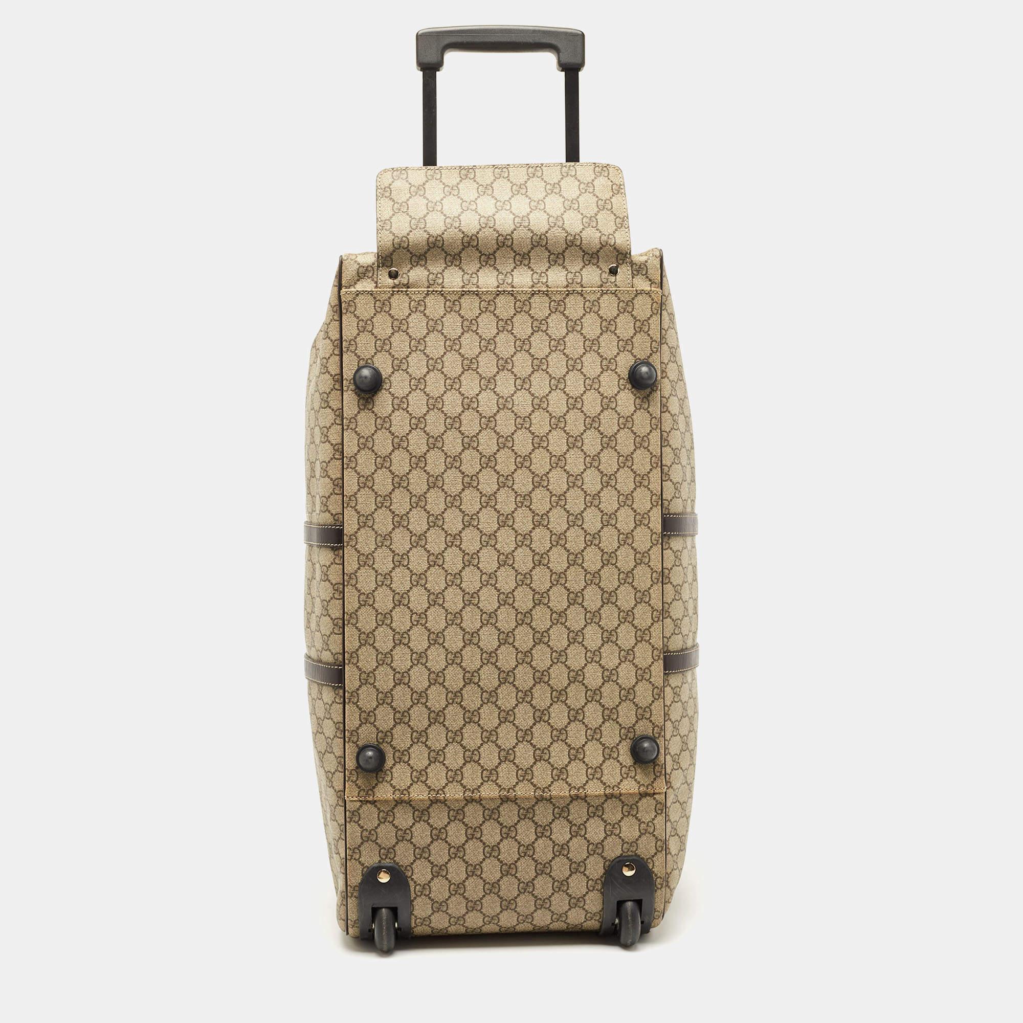 Gucci Dark Brown/Beige GG Supreme Canvas 2 Wheel Duffle Luggage Bag In Good Condition In Dubai, Al Qouz 2