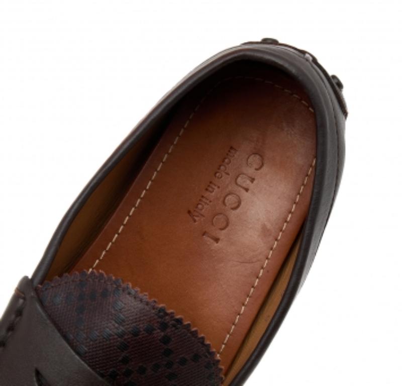 Gucci Mocassins à lacets en cuir brun foncé avec diamants Taille 42 Pour hommes en vente