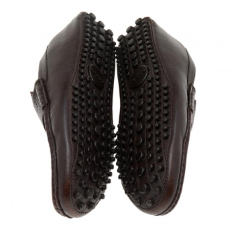 Gucci Mocassins à lacets en cuir brun foncé avec diamants Taille 42 en vente 2