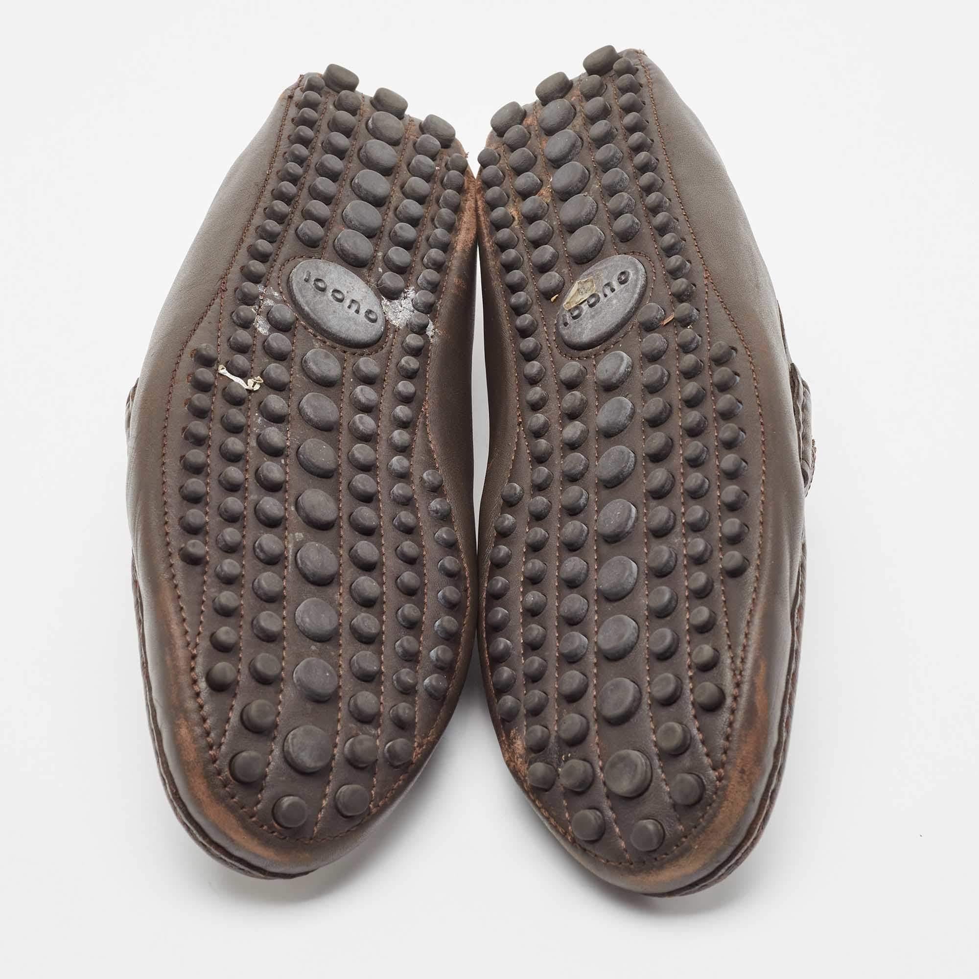 Gucci Mocassins à lacets en cuir brun foncé avec diamants Taille 45.5 en vente 1