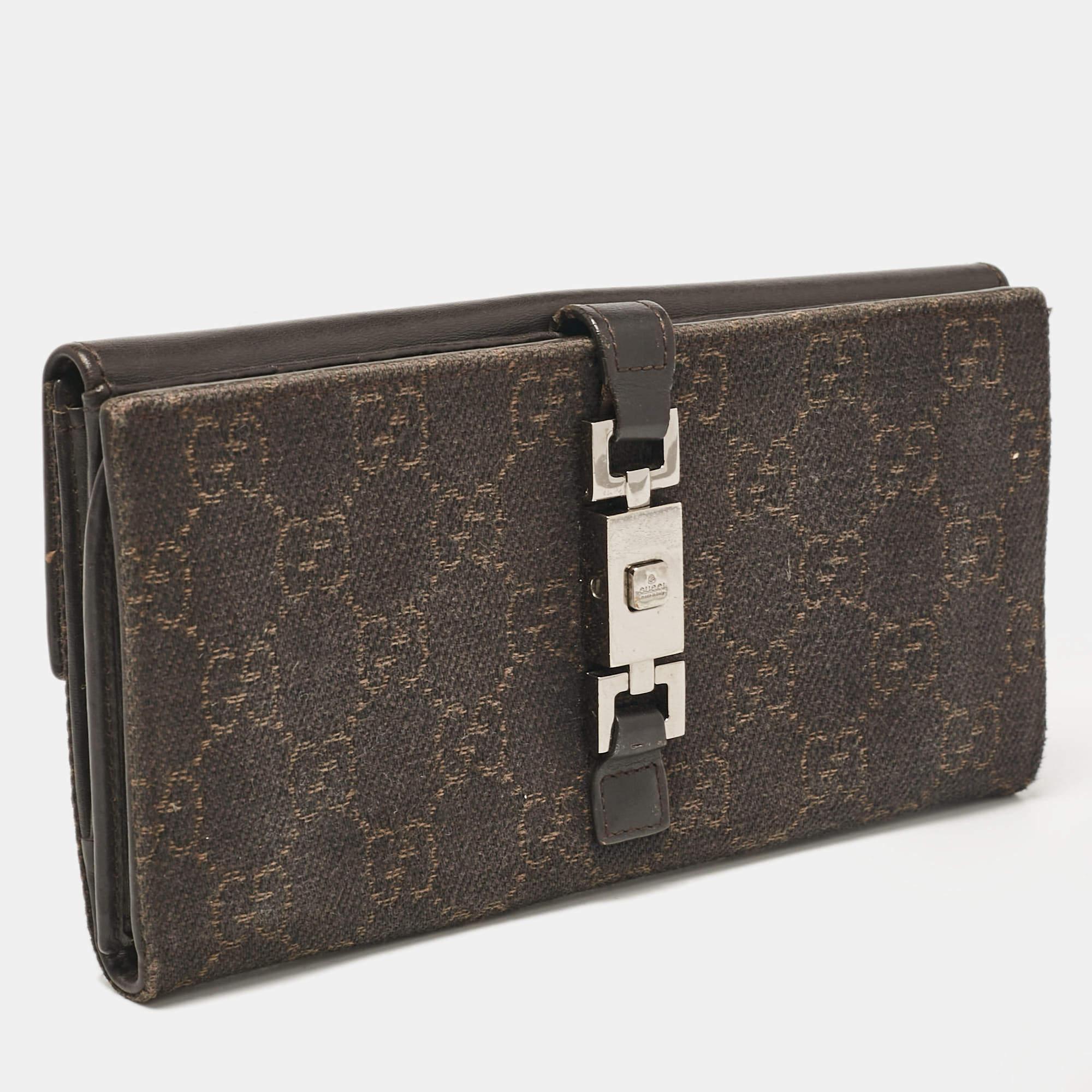 Portafoglio continentale GG in tela e pelle marrone scuro di Gucci in vendita 2