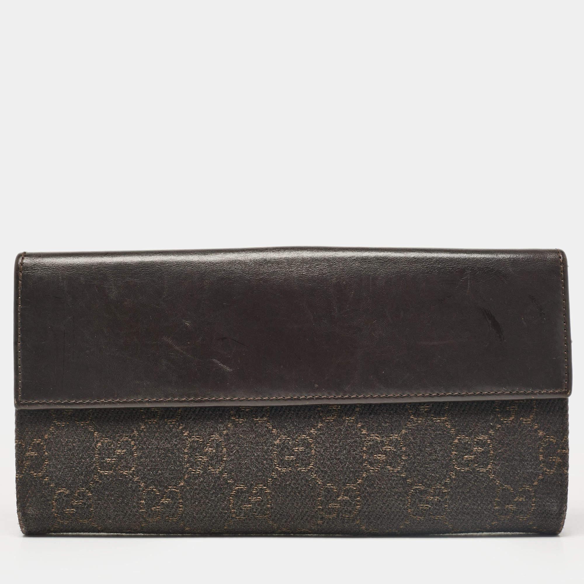 Portafoglio continentale GG in tela e pelle marrone scuro di Gucci in vendita 3