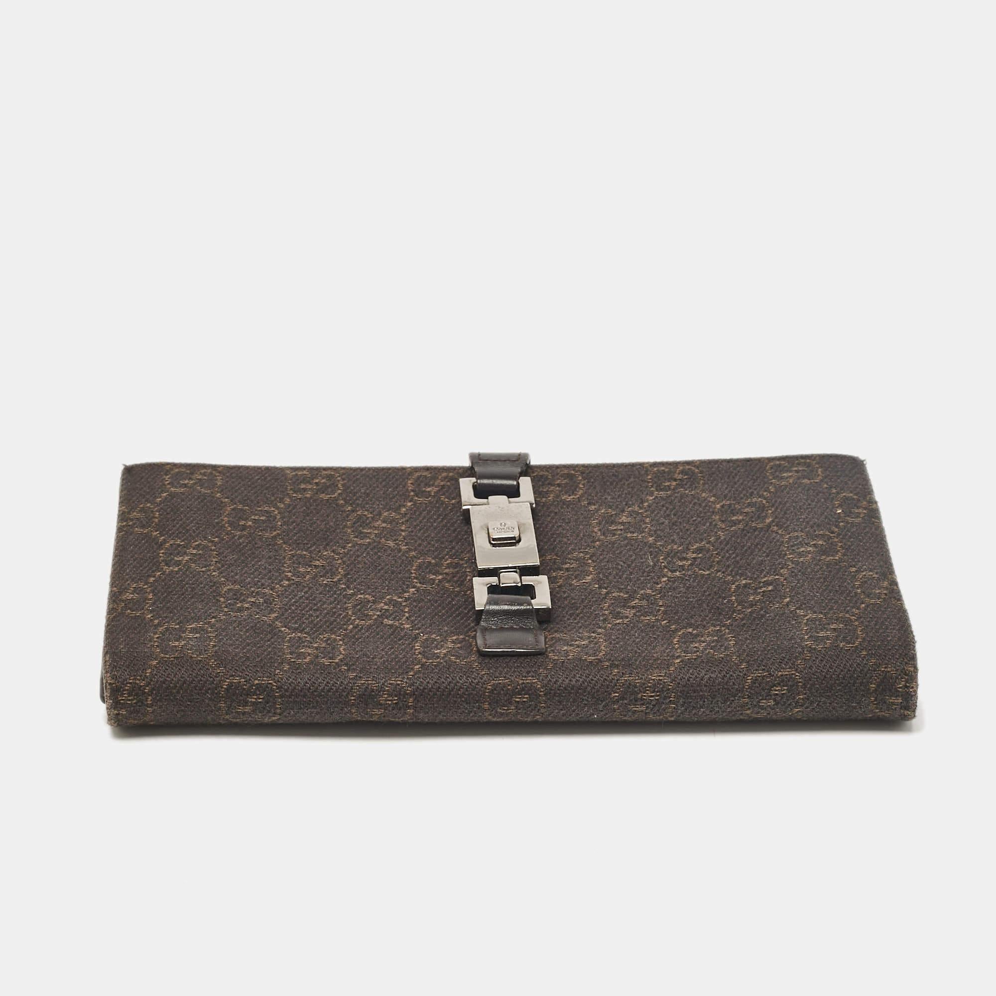 Portafoglio continentale GG in tela e pelle marrone scuro di Gucci in vendita 4
