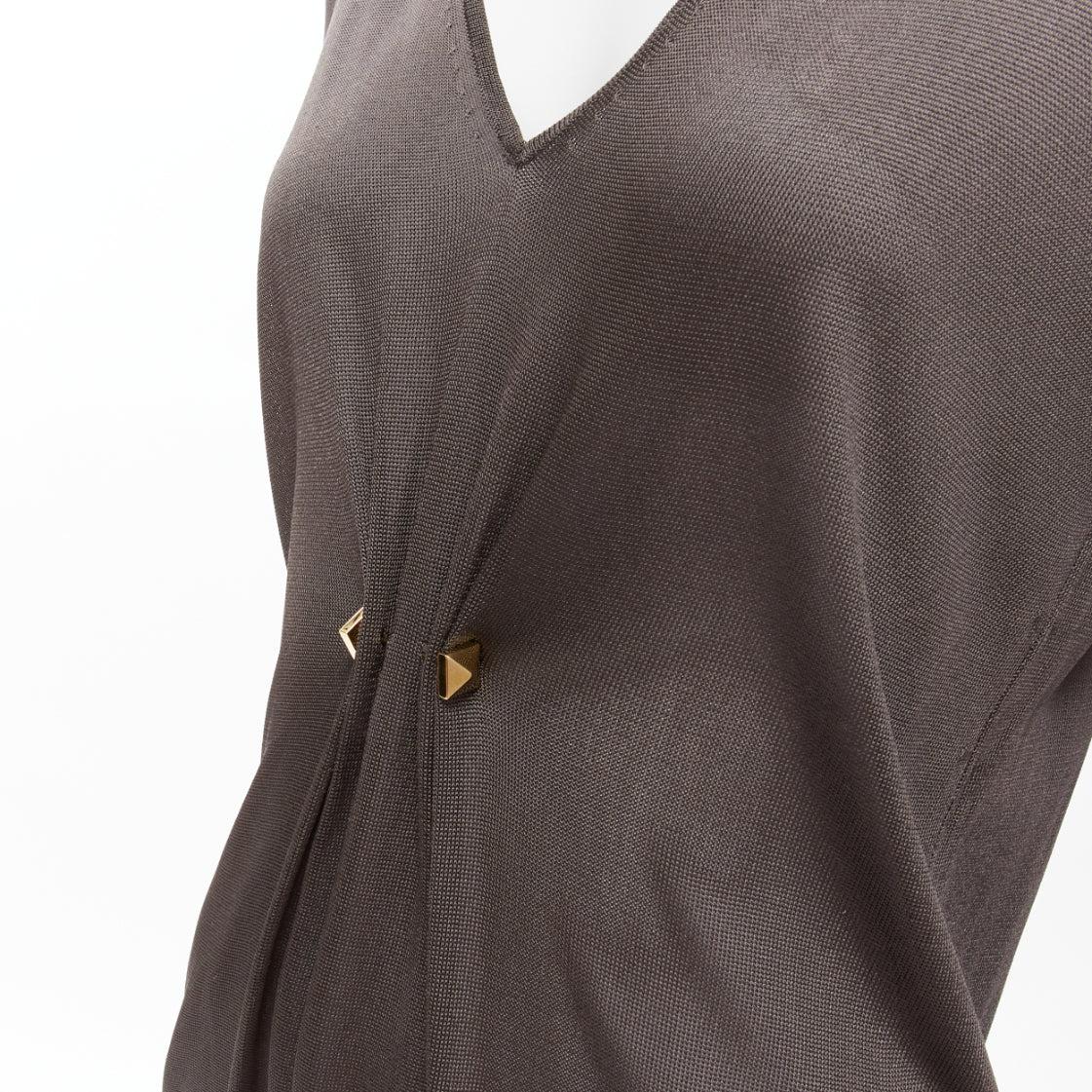 GUCCI dark brown gold minimal stud piercing sheer V neck top IT44 L
Reference: GIYG/A00340
Brand: Gucci
Material: Viscose
Color: Brown
Pattern: Solid
Closure: Pullover
Extra Details: Stud piercing detail at front.
Made in: