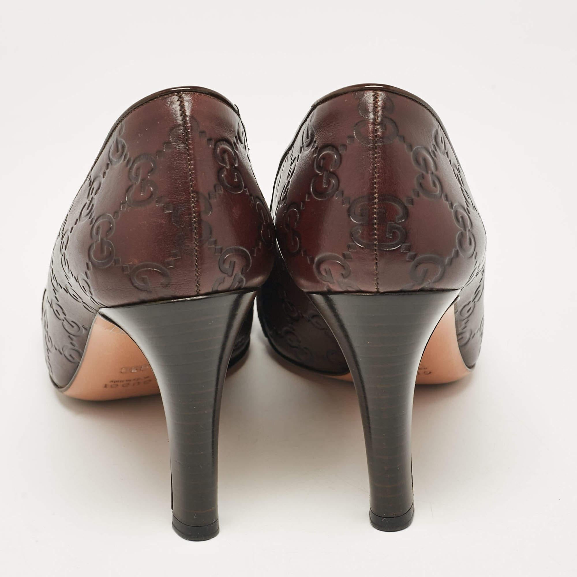  Gucci Escarpins Guccissima en cuir et velours marron foncé avec boucle en métal Taille 38 Pour femmes 