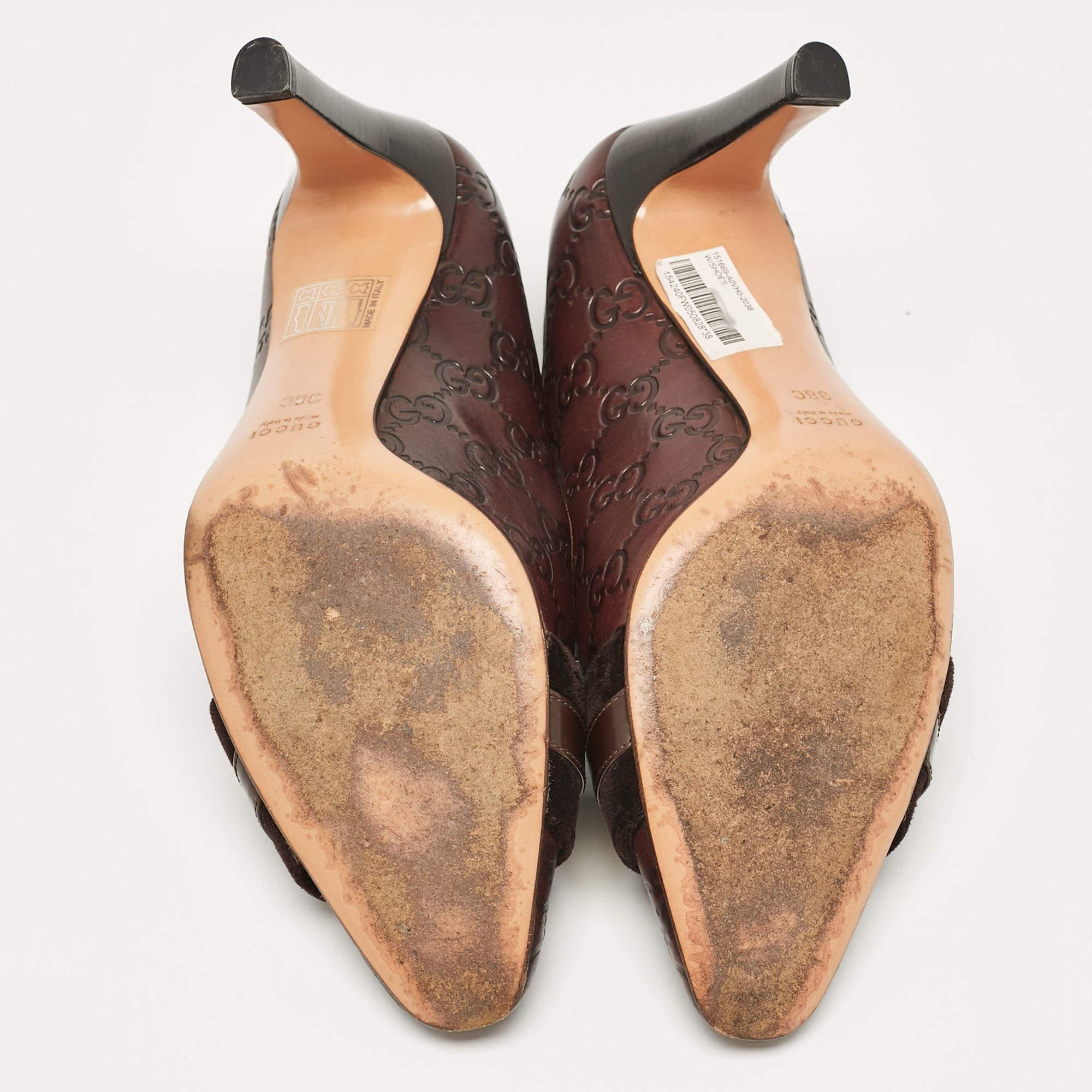 Gucci Escarpins Guccissima en cuir et velours marron foncé avec boucle en métal Taille 38 1
