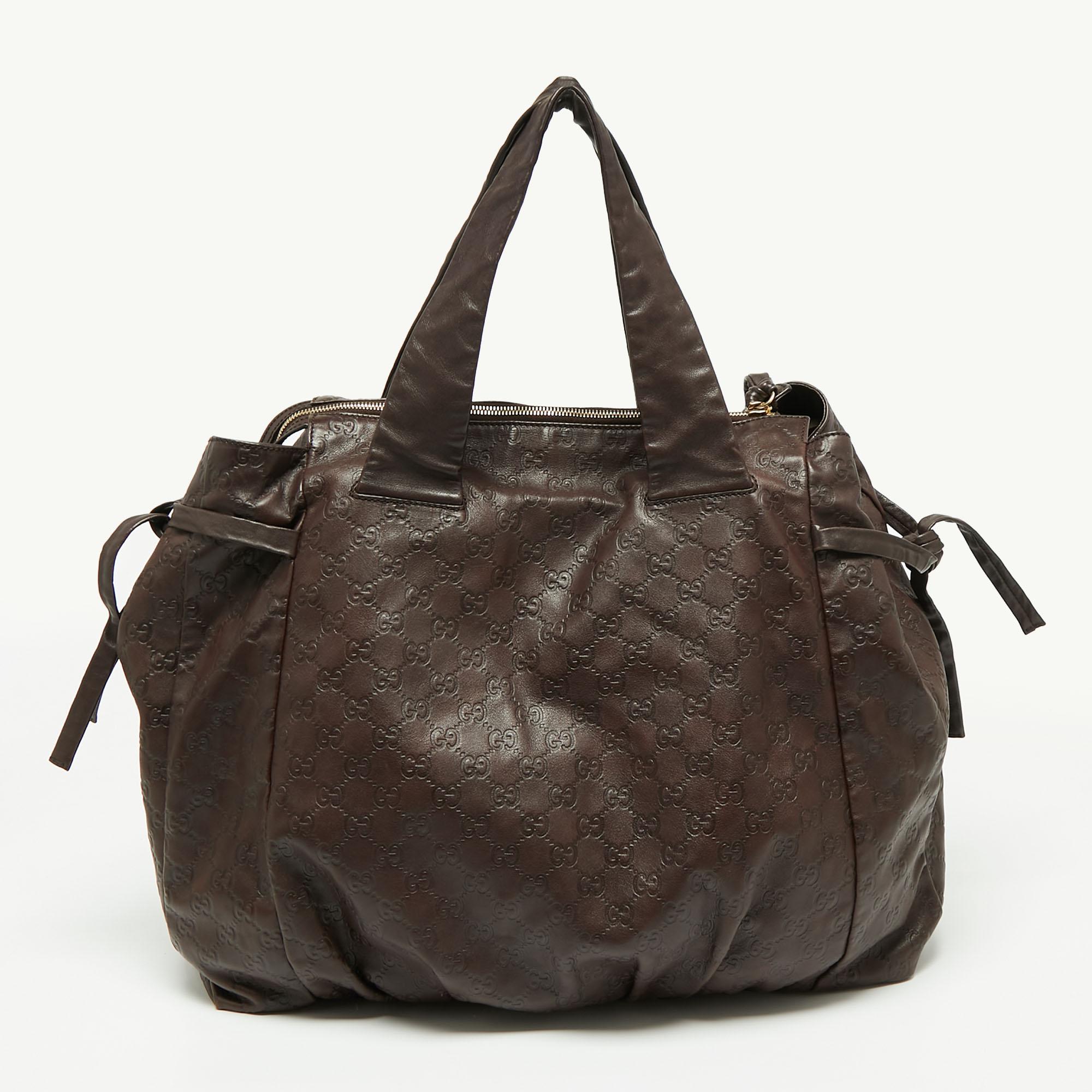 Introduced in 2008, the Gucci Hysteria is loved and admired by the fashion elite all around the world. The fabric-lined interior of this tote is spaciously sized to keep your daily belongings safe. Created from Guccissima leather, the Gucci crest