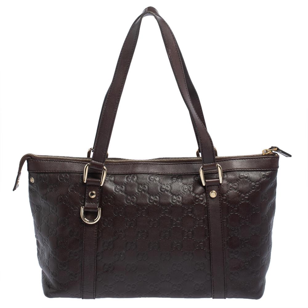 Gucci brings to you this amazing Abbey tote that is a classic. Made in Italy, this dark brown tote is crafted from the signature Guccissima leather and features dual top handles. It opens to a fabric-lined interior with enough space to hold all your