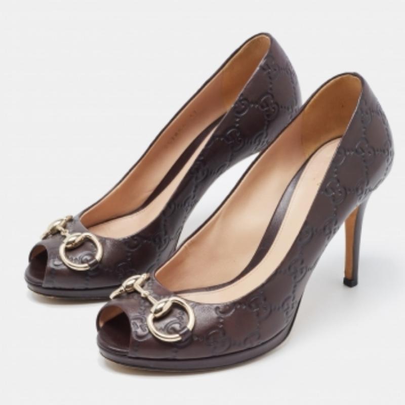 Complétez votre tenue soignée avec ces chaussures Gucci authentiques. Intemporelles et élégantes, elles bénéficient d'une construction étonnante pour une qualité durable et une tenue confortable.