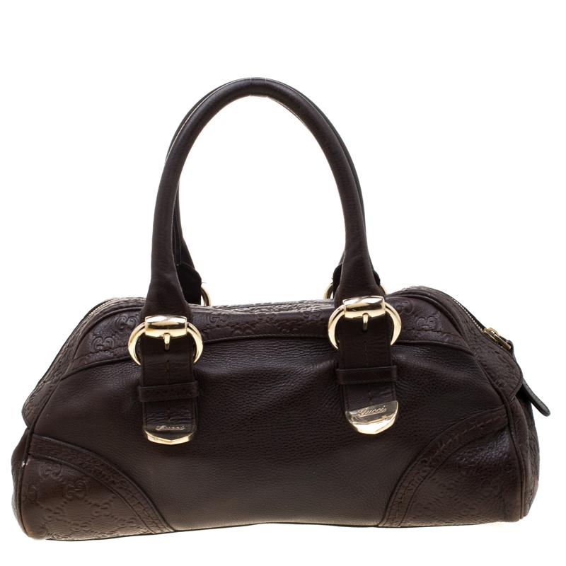 This contemporary Guccissima leather bag is well-made and can hold all your essentials. With the interior lined with the finest fabric, this is an attractive brew of standard and sophistication. The excellently crafted satchel by Gucci will make you