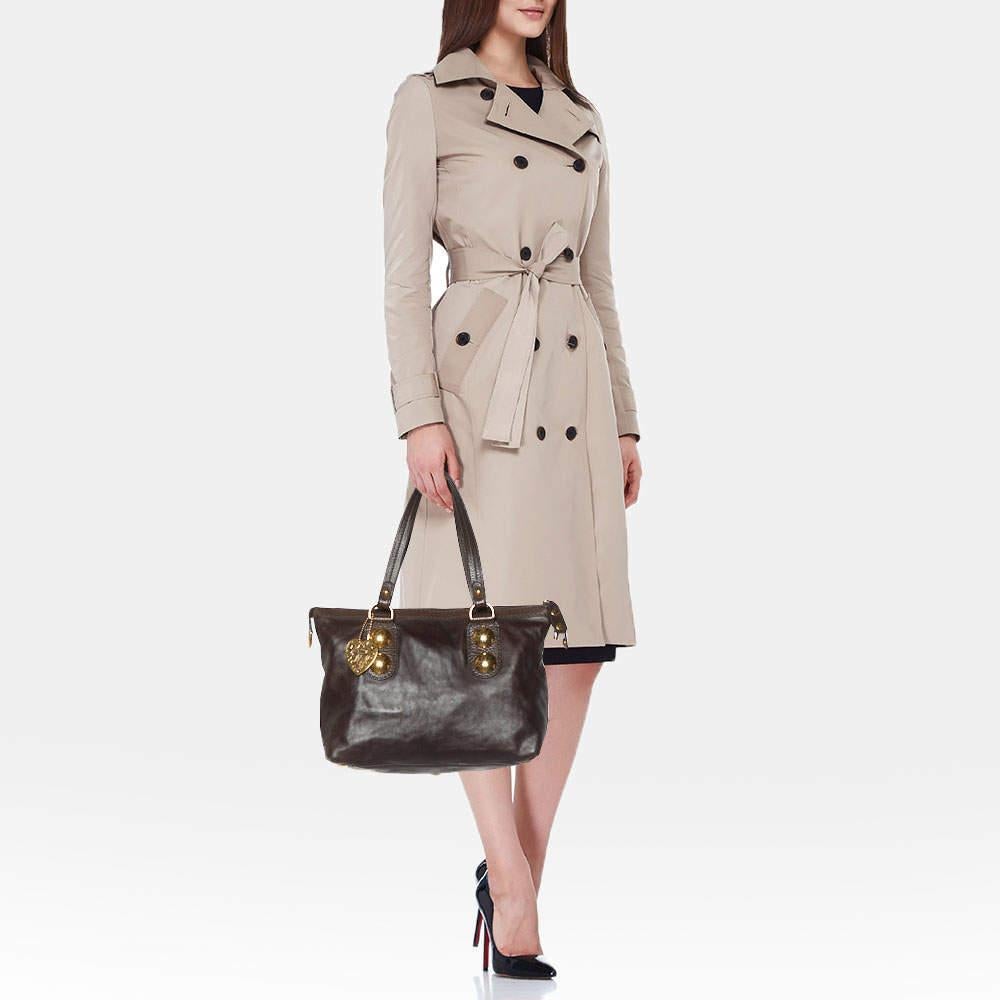 This chic Gucci Babouska tote might just become the most loved tote in your closet. Crafted from leather  it is decorated with gold tone hardware and equipped with two leather handles and a spacious nylon interior. Own this Babouska today and swing