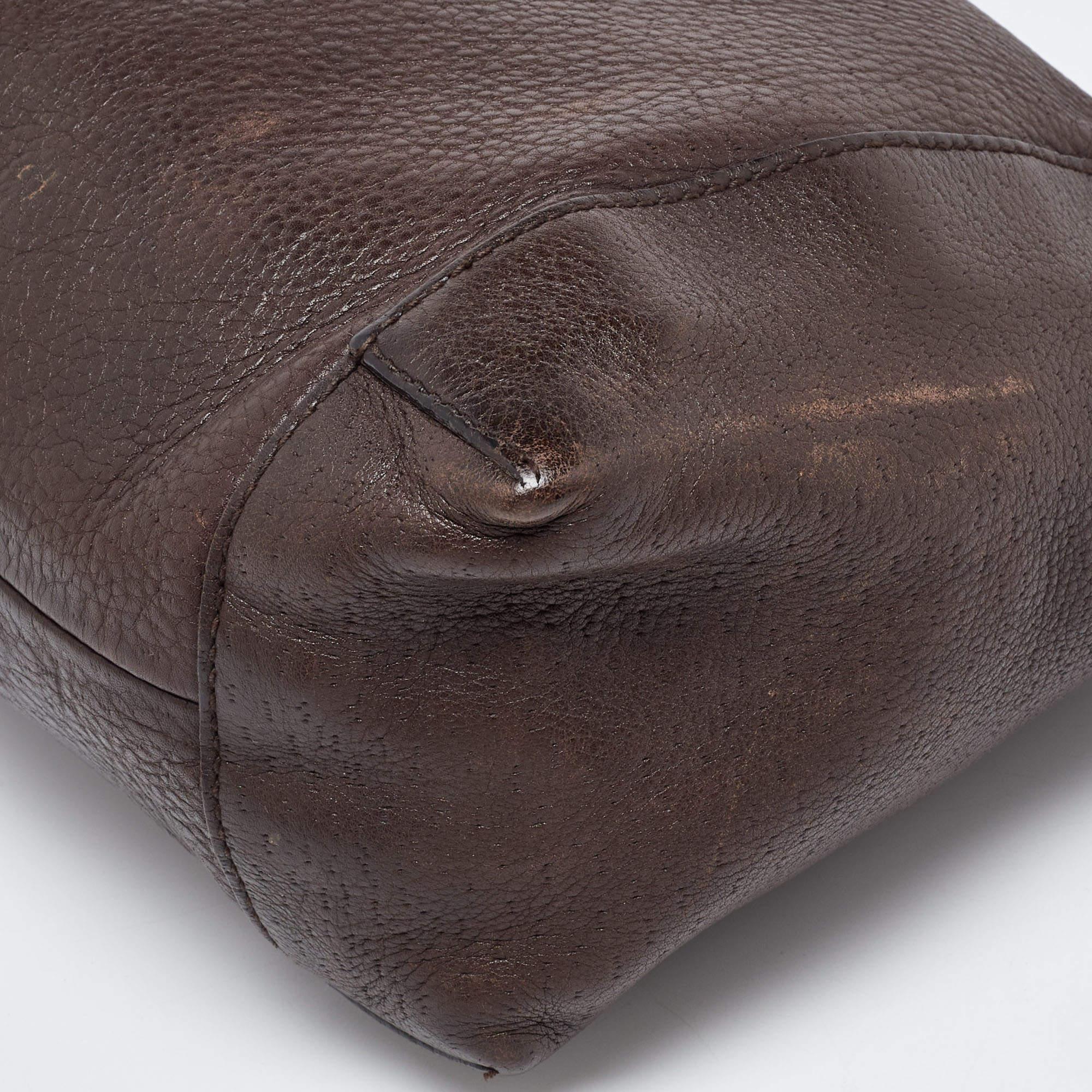 Gucci Dark Brown Leather Baguette Bag In Fair Condition For Sale In Dubai, Al Qouz 2