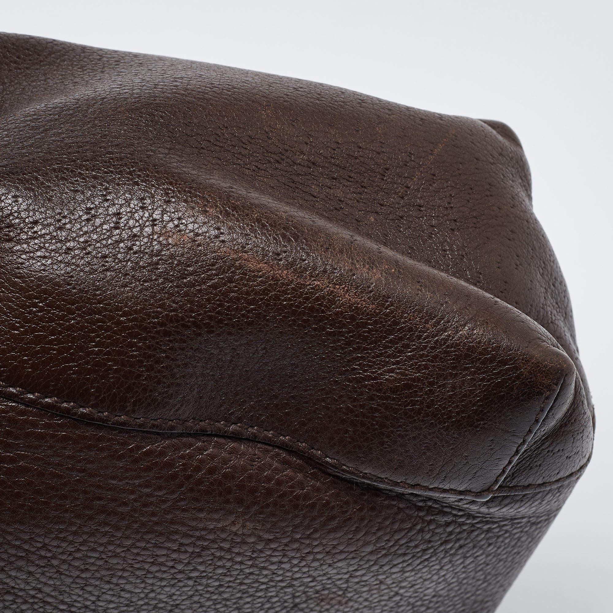 Gucci Baguette-Tasche aus dunkelbraunem Leder im Angebot 4