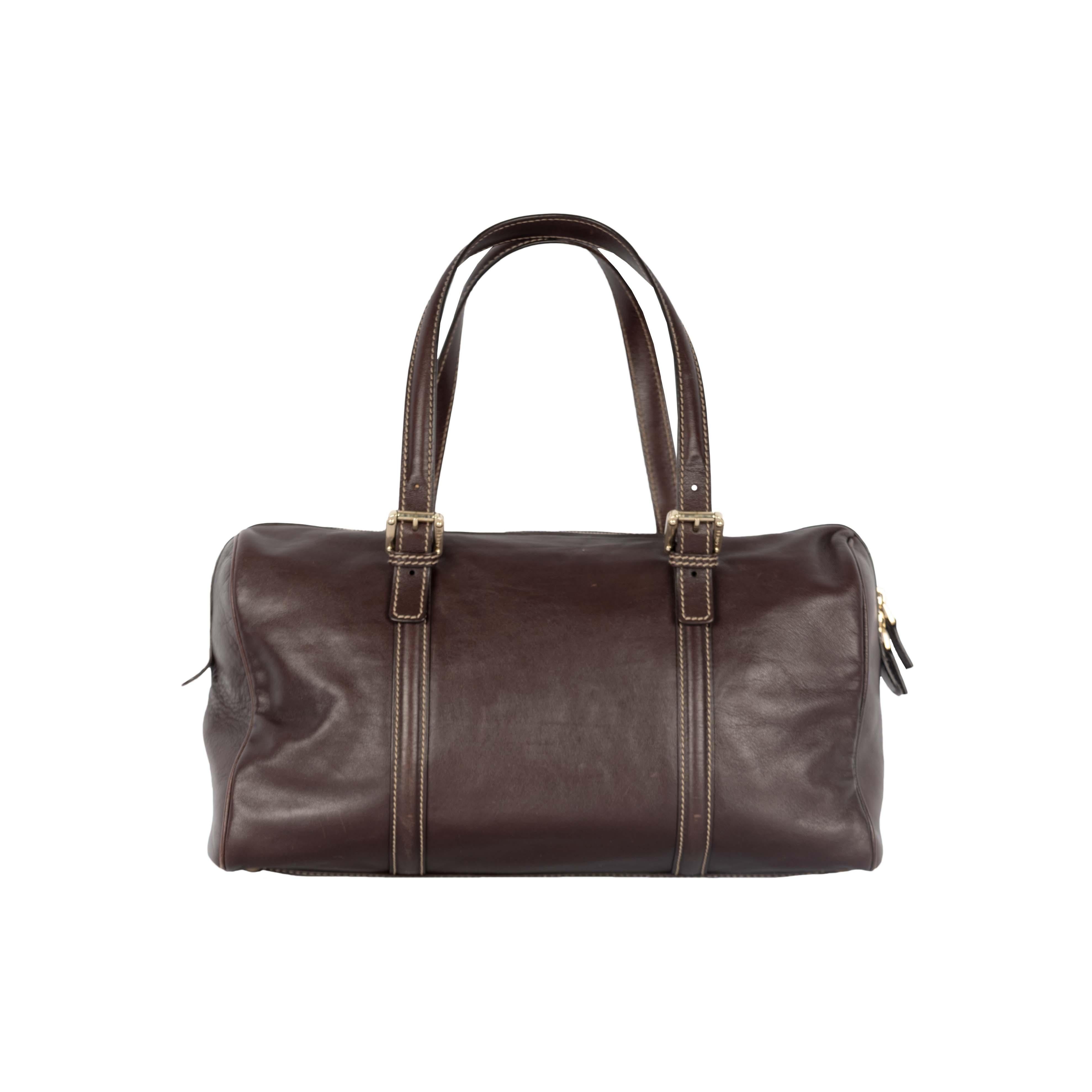 The Gucci Dark Brown Leather GG Britt Boston Bag features the emblematic codes of the House with the GG logo and the brand colors- red and green. With five studs on the bottom, the bag can house all your necessary essentials with ample storage