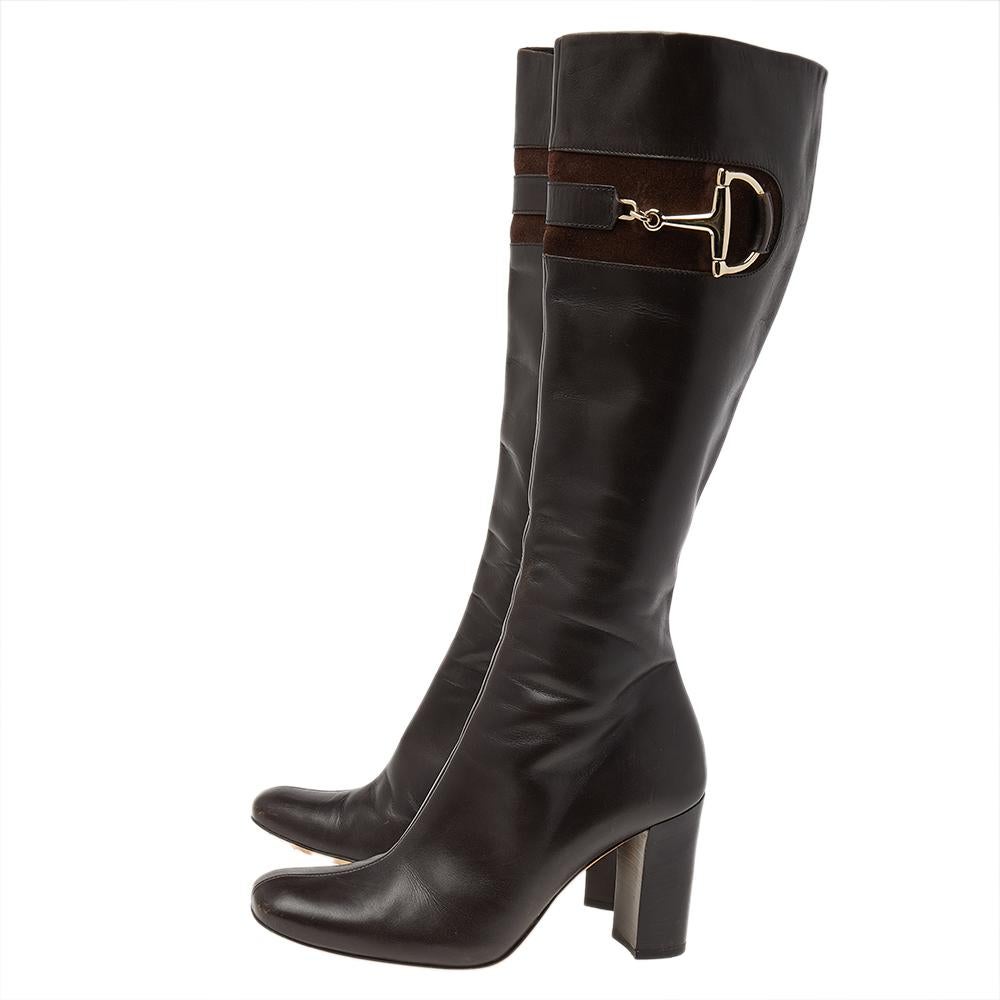 Showing the gold-toned signature Horse-bit motif on the exterior and made with dark-brown leather, these knee-length boots designed by Gucci are here to grant admiration every time you wear them. They come with 8.5 cm heels and are provided with a