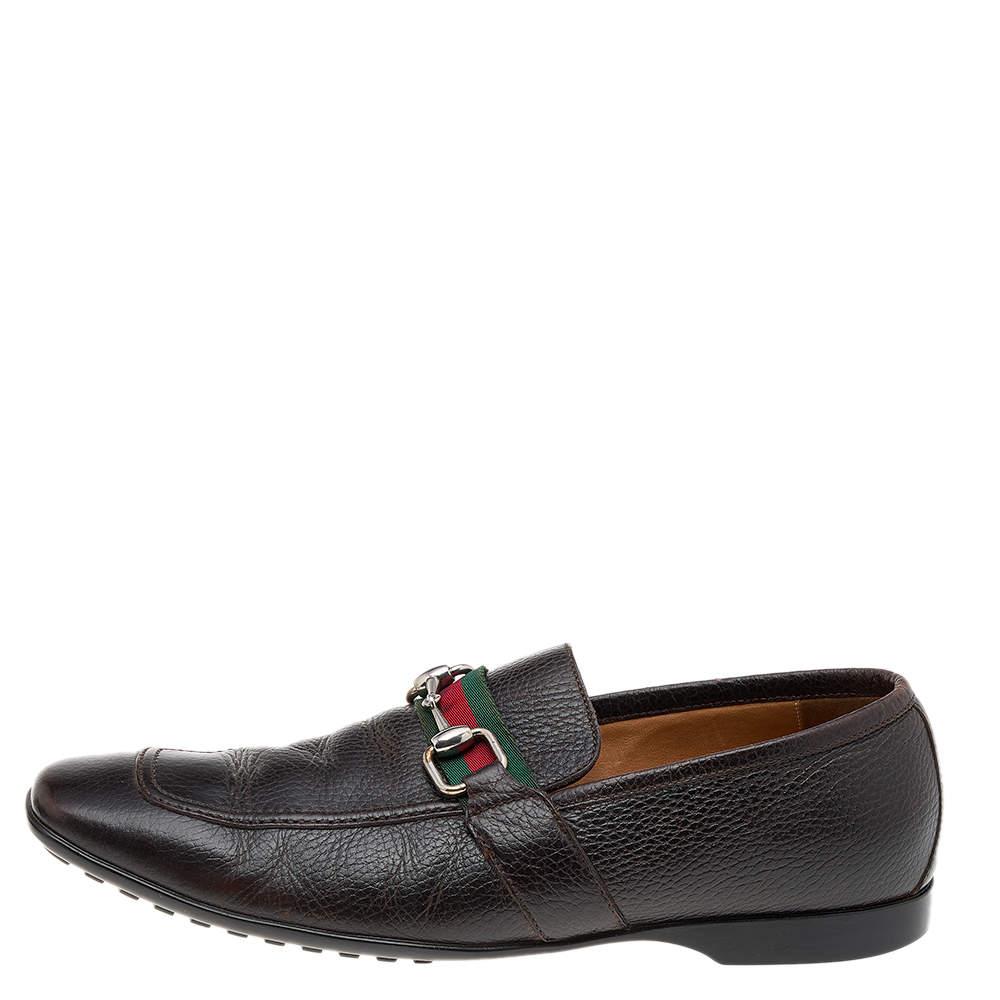 There is nothing more comfortable and stylish than a pair of loafers like this one by Gucci. Fashioned into a classy design, the shoes are sewn beautifully and highlighted by the Horsebit and Web trim on the uppers. The designer loafers offer