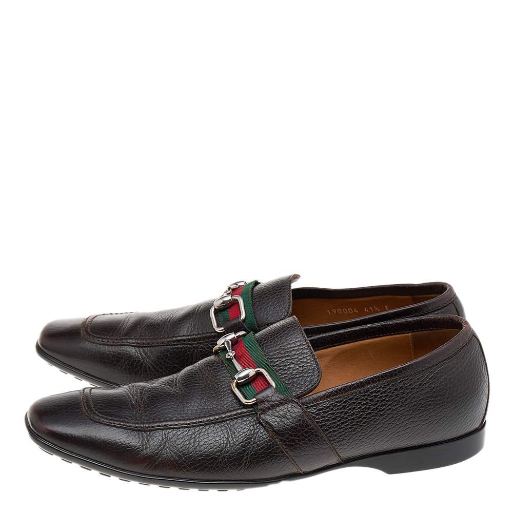 Gucci Dark Brown Leather Horsebit Web Slip On Loafers Size 41.5 In Good Condition For Sale In Dubai, Al Qouz 2