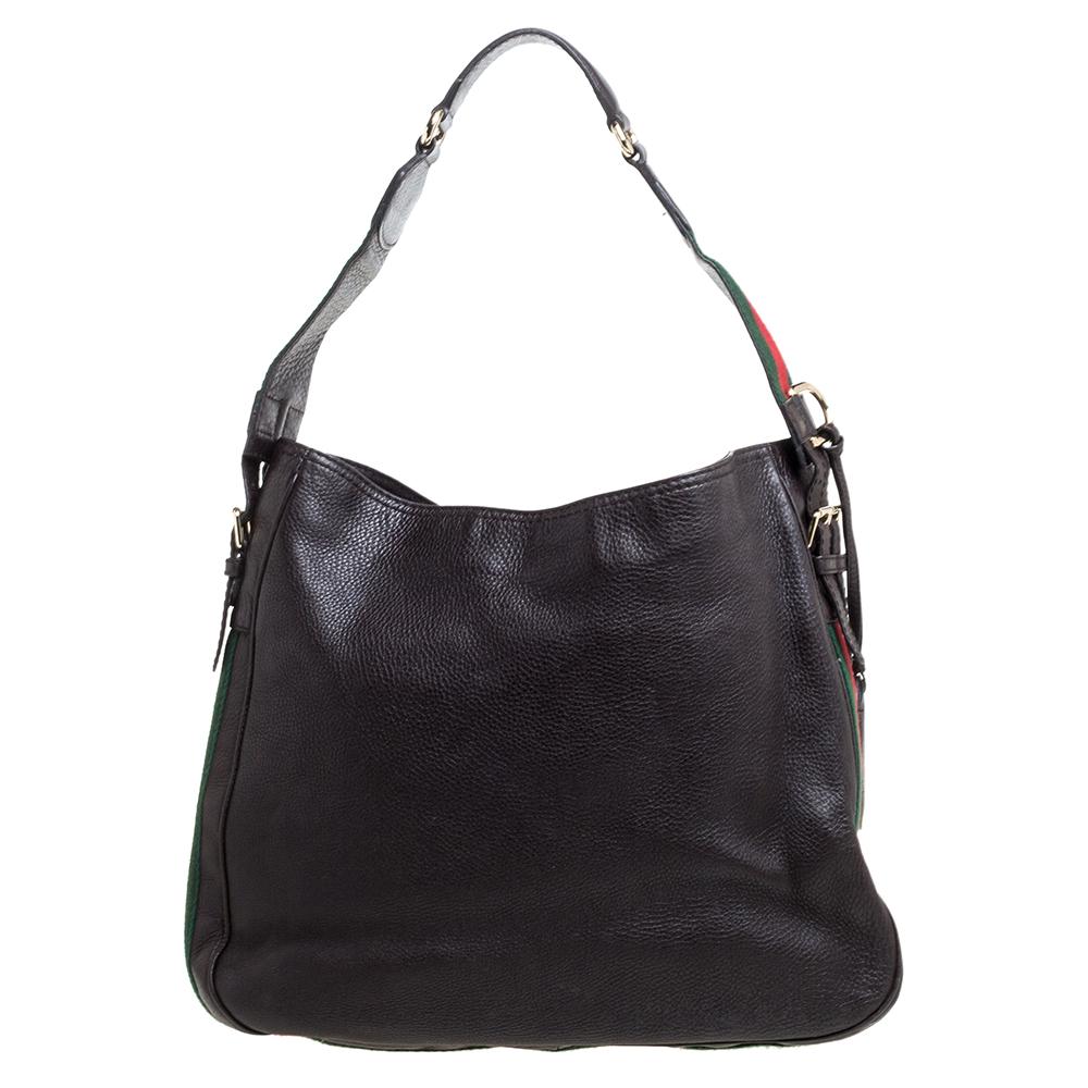 A timeless and elegant piece to add to your collection. This Heritage Web hobo by Gucci is crafted from dark brown leather. It features the signature green-red-green web running across the bag and is even styled on the shoulder strap. The bag is