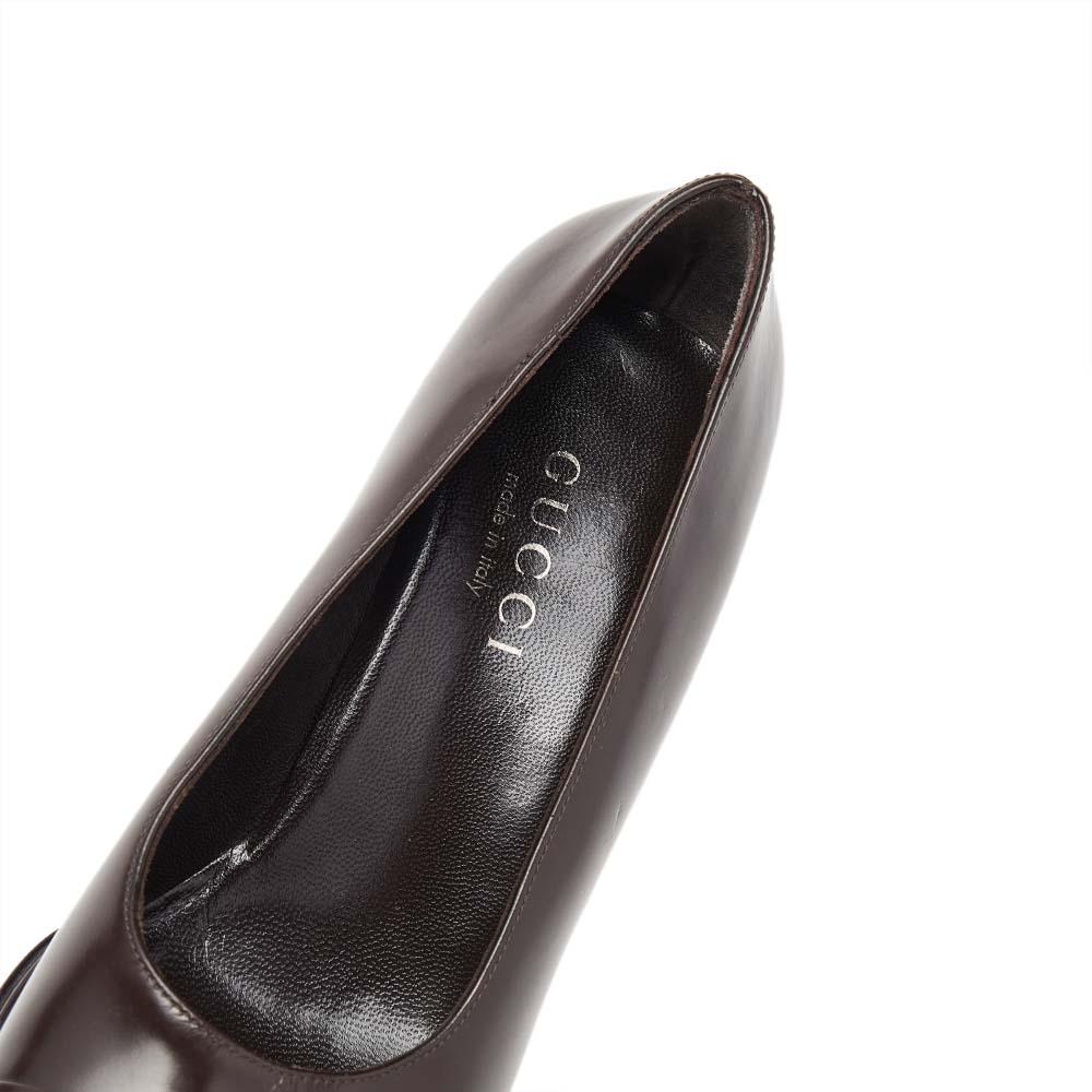 Gucci Dark Brown Leather Square Toe Block Heel Pumps Size 37.5 In Excellent Condition For Sale In Dubai, Al Qouz 2