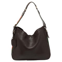 Dunkelbraune Leder-Umhängetasche mit Webverschluss von Gucci