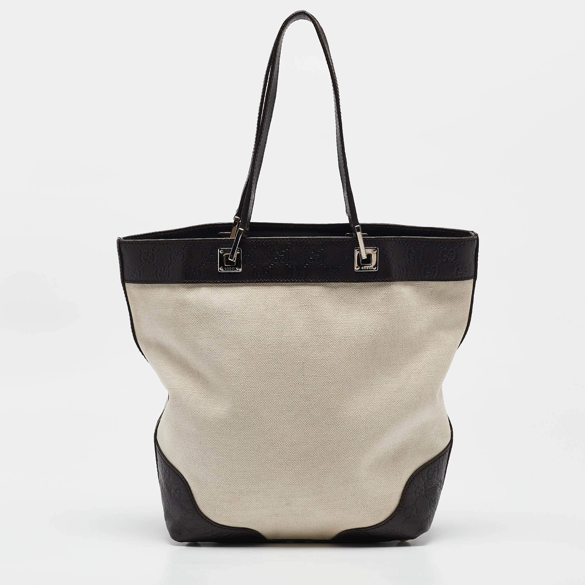 Gucci Dark Brown/White Canvas and Leather Tote In Good Condition For Sale In Dubai, Al Qouz 2