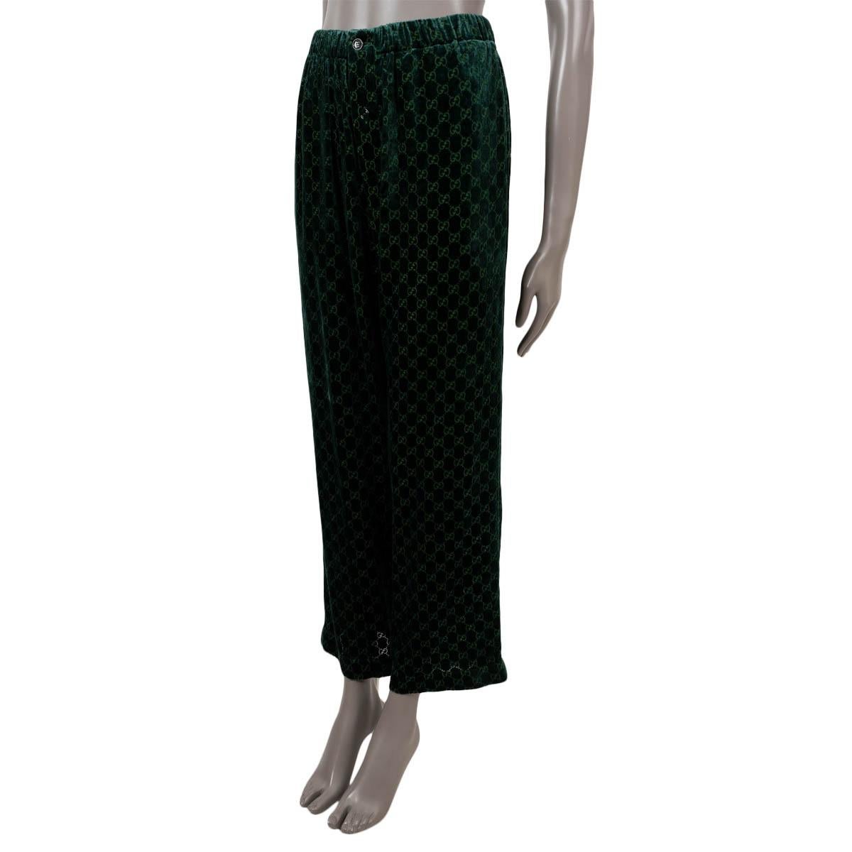 100% authentic   Gucci GG Devoré velvet pants in emerald green viscose (78%) and silk (22%). Features wide-legs, slit pockets and elastic waist brand opens with buttons on the front. Unlined. Has been worn and is in excellent condition.

Complete