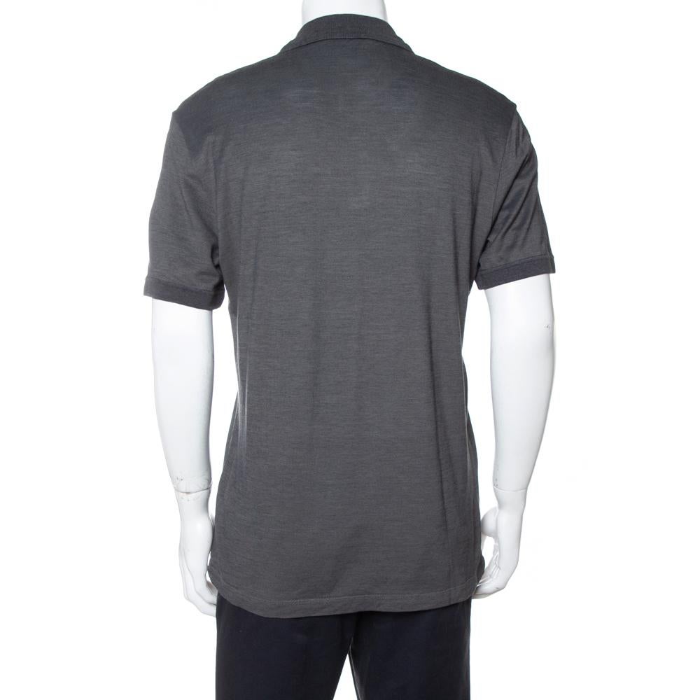 Gucci offers a cool and classic look with this polo T-shirt. Cut for a smart fit, this grey tee features a collar, short sleeves and a logo design at the chest.

