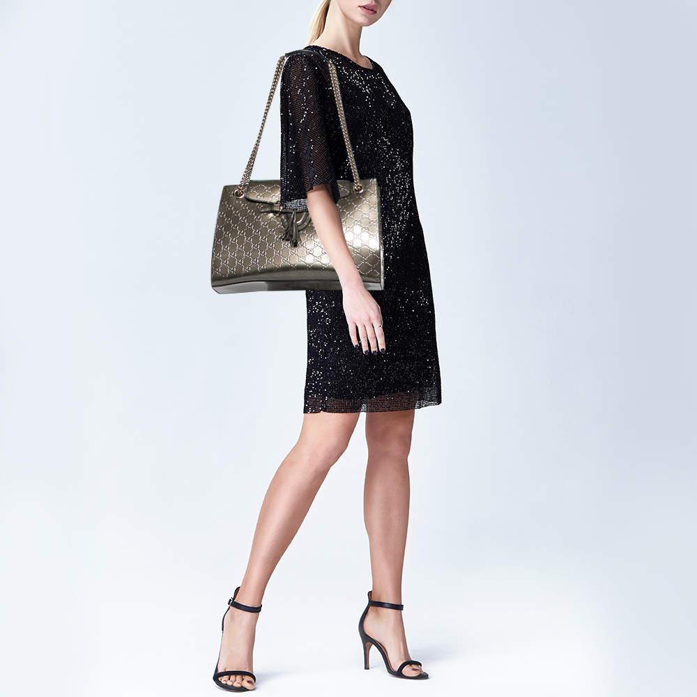 Gucci Borsa a tracolla grande Emily in pelle verniciata grigio scuro Guccissima In condizioni buone a Dubai, Al Qouz 2